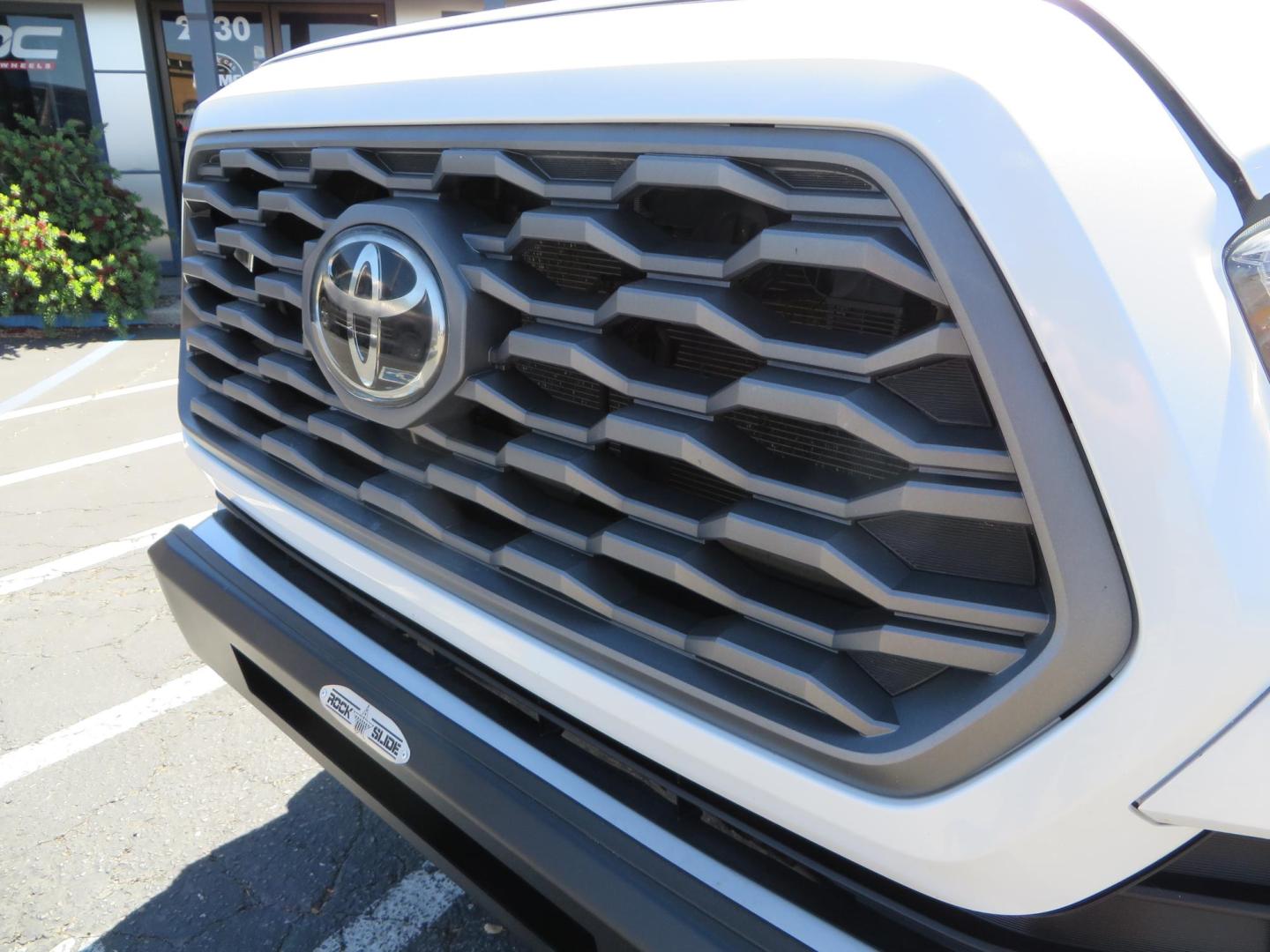 2021 Toyota Tacoma TRD Sport Double Cab Long Bed V6 6AT 4WD (3TYCZ5AN5MT) with an 3.5L V6 DOHC 24V engine, 6A transmission, located at 2630 Grass Valley Highway, Auburn, CA, 95603, (530) 508-5100, 38.937893, -121.095482 - KING REMOTE RESERVOIR COILOVERS and REAR SHOCKS, CAMBURG UPPER CONTROL ARMS, METHOD NV WHEELS, NITTO TERRA GRAPPLER TIRES, ROCK SLIDE ENGINEERING FRONT CUT OUT BUMPER - Photo#21