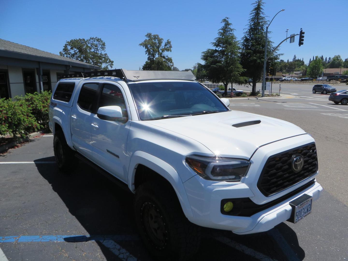 2021 White Toyota Tacoma SR5 Double Cab V6 6AT 4WD (3TMCZ5AN1MM) with an 3.5L V6 DOHC 24V engine, 6A transmission, located at 2630 Grass Valley Highway, Auburn, CA, 95603, (530) 508-5100, 38.937893, -121.095482 - Icon Vehicle Dynamics remote reservoir coilovers and shocks, Icon Upper control arms, 1552 wheels, Toyo AT3 tires, Rock Sliders, Victory 4x4 roof and camper shell rack, Leer Camper shell, Banks Idash. - Photo#4