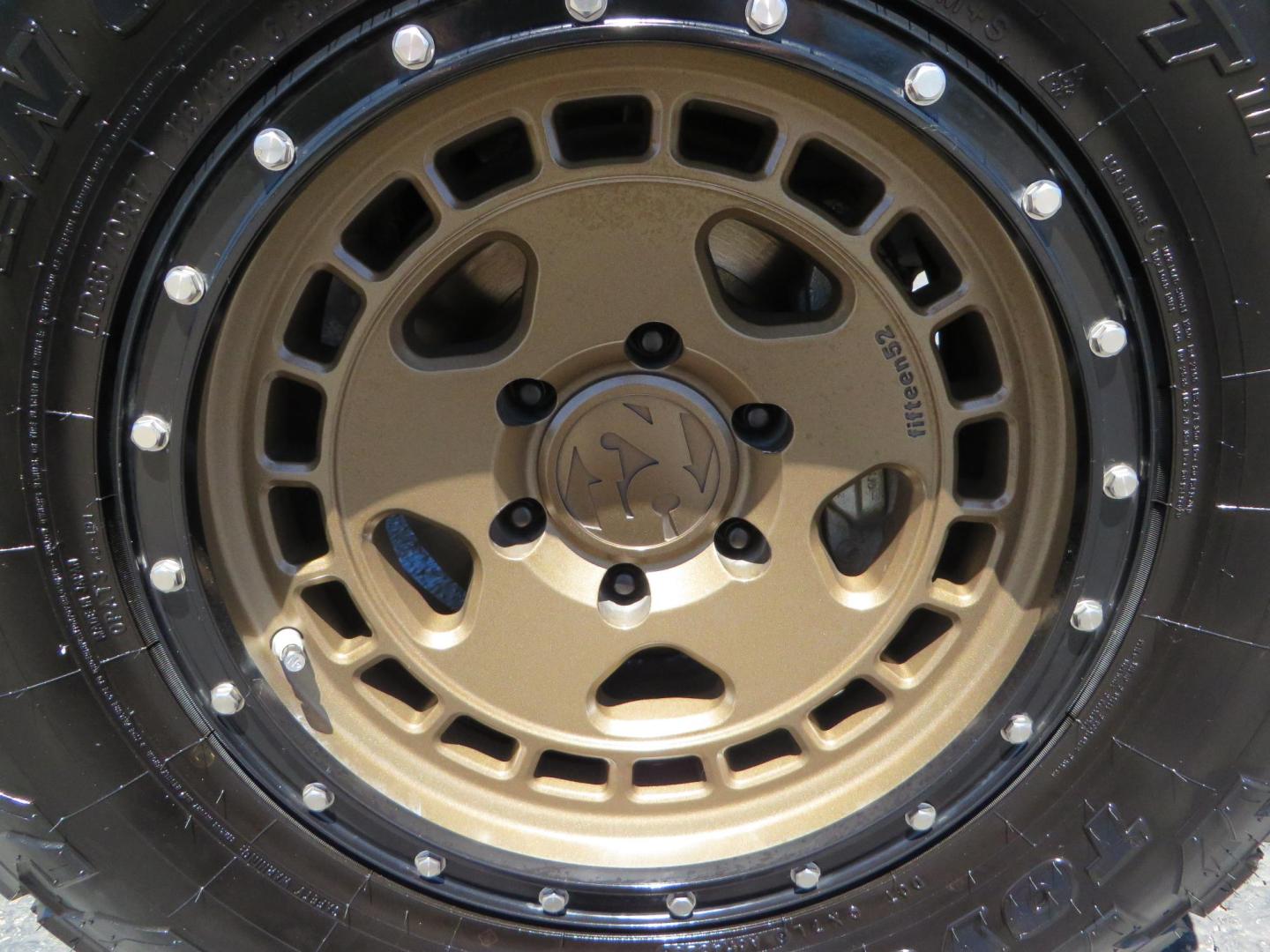 2021 White Toyota Tacoma SR5 Double Cab V6 6AT 4WD (3TMCZ5AN1MM) with an 3.5L V6 DOHC 24V engine, 6A transmission, located at 2630 Grass Valley Highway, Auburn, CA, 95603, (530) 508-5100, 38.937893, -121.095482 - Icon Vehicle Dynamics remote reservoir coilovers and shocks, Icon Upper control arms, 1552 wheels, Toyo AT3 tires, Rock Sliders, Victory 4x4 roof and camper shell rack, Leer Camper shell, Banks Idash. - Photo#18