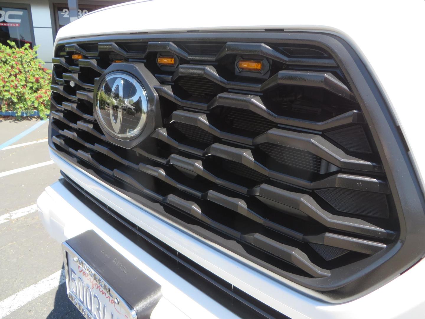 2021 White Toyota Tacoma SR5 Double Cab V6 6AT 4WD (3TMCZ5AN1MM) with an 3.5L V6 DOHC 24V engine, 6A transmission, located at 2630 Grass Valley Highway, Auburn, CA, 95603, (530) 508-5100, 38.937893, -121.095482 - Icon Vehicle Dynamics remote reservoir coilovers and shocks, Icon Upper control arms, 1552 wheels, Toyo AT3 tires, Rock Sliders, Victory 4x4 roof and camper shell rack, Leer Camper shell, Banks Idash. - Photo#23