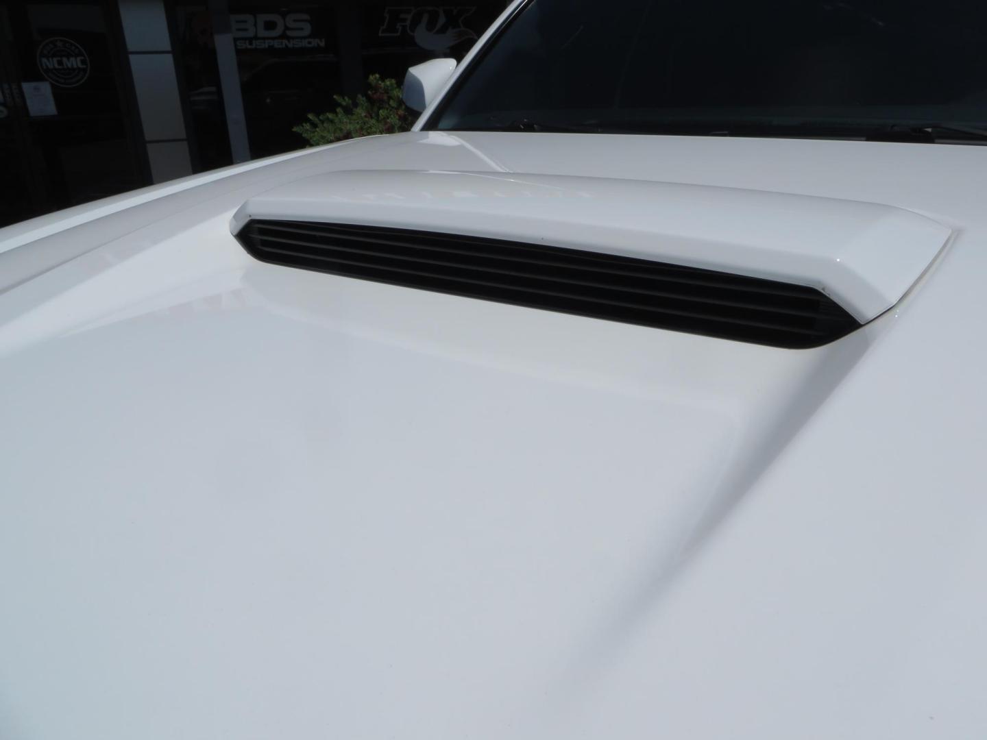 2021 White Toyota Tacoma SR5 Double Cab V6 6AT 4WD (3TMCZ5AN1MM) with an 3.5L V6 DOHC 24V engine, 6A transmission, located at 2630 Grass Valley Highway, Auburn, CA, 95603, (530) 508-5100, 38.937893, -121.095482 - Icon Vehicle Dynamics remote reservoir coilovers and shocks, Icon Upper control arms, 1552 wheels, Toyo AT3 tires, Rock Sliders, Victory 4x4 roof and camper shell rack, Leer Camper shell, Banks Idash. - Photo#24