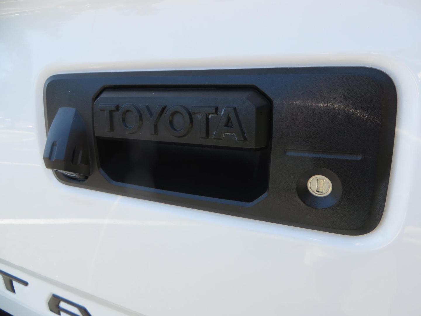 2021 White Toyota Tacoma SR5 Double Cab V6 6AT 4WD (3TMCZ5AN1MM) with an 3.5L V6 DOHC 24V engine, 6A transmission, located at 2630 Grass Valley Highway, Auburn, CA, 95603, (530) 508-5100, 38.937893, -121.095482 - Icon Vehicle Dynamics remote reservoir coilovers and shocks, Icon Upper control arms, 1552 wheels, Toyo AT3 tires, Rock Sliders, Victory 4x4 roof and camper shell rack, Leer Camper shell, Banks Idash. - Photo#34