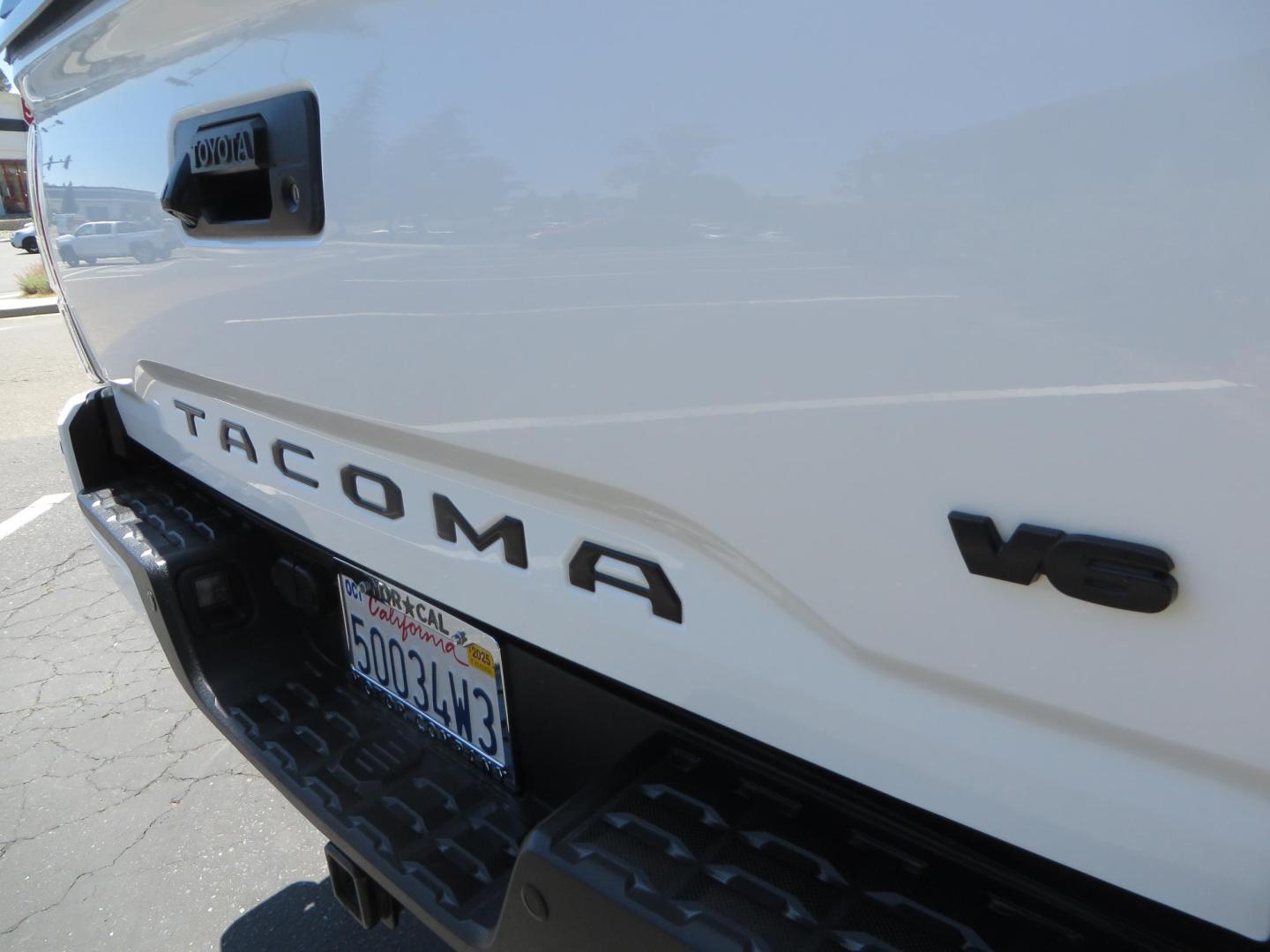 2021 White Toyota Tacoma SR5 Double Cab V6 6AT 4WD (3TMCZ5AN1MM) with an 3.5L V6 DOHC 24V engine, 6A transmission, located at 2630 Grass Valley Highway, Auburn, CA, 95603, (530) 508-5100, 38.937893, -121.095482 - Icon Vehicle Dynamics remote reservoir coilovers and shocks, Icon Upper control arms, 1552 wheels, Toyo AT3 tires, Rock Sliders, Victory 4x4 roof and camper shell rack, Leer Camper shell, Banks Idash. - Photo#33
