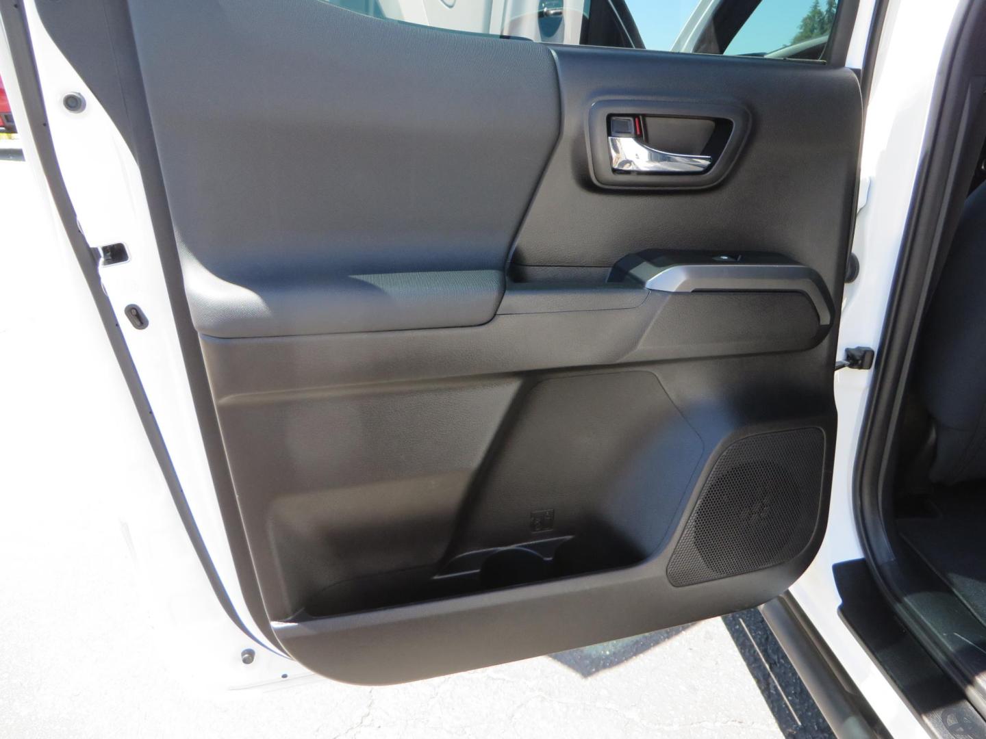 2021 White Toyota Tacoma SR5 Double Cab V6 6AT 4WD (3TMCZ5AN1MM) with an 3.5L V6 DOHC 24V engine, 6A transmission, located at 2630 Grass Valley Highway, Auburn, CA, 95603, (530) 508-5100, 38.937893, -121.095482 - Icon Vehicle Dynamics remote reservoir coilovers and shocks, Icon Upper control arms, 1552 wheels, Toyo AT3 tires, Rock Sliders, Victory 4x4 roof and camper shell rack, Leer Camper shell, Banks Idash. - Photo#51