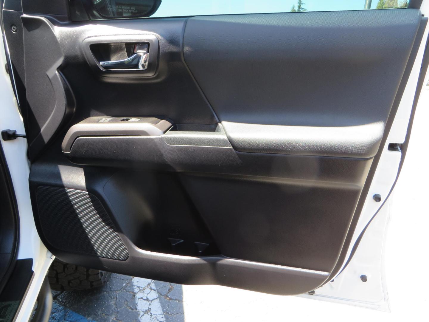 2021 White Toyota Tacoma SR5 Double Cab V6 6AT 4WD (3TMCZ5AN1MM) with an 3.5L V6 DOHC 24V engine, 6A transmission, located at 2630 Grass Valley Highway, Auburn, CA, 95603, (530) 508-5100, 38.937893, -121.095482 - Icon Vehicle Dynamics remote reservoir coilovers and shocks, Icon Upper control arms, 1552 wheels, Toyo AT3 tires, Rock Sliders, Victory 4x4 roof and camper shell rack, Leer Camper shell, Banks Idash. - Photo#57