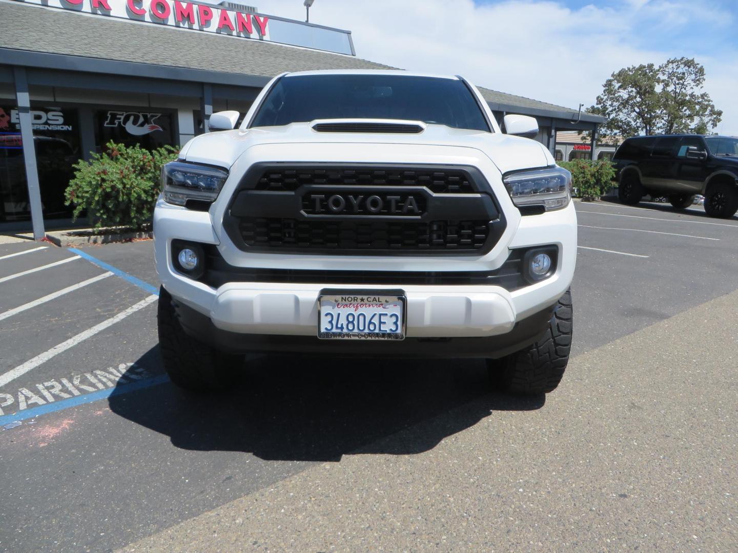 2021 White Toyota Tacoma SR5 Double Cab V6 6AT 4WD (3TYCZ5AN8MT) with an 3.5L V6 DOHC 24V engine, 6A transmission, located at 2630 Grass Valley Highway, Auburn, CA, 95603, (530) 508-5100, 38.937893, -121.095482 - Leveled Tacoma sitting on 18" Fuel wheels, Toyo RT tires, and window tint. - Photo#1