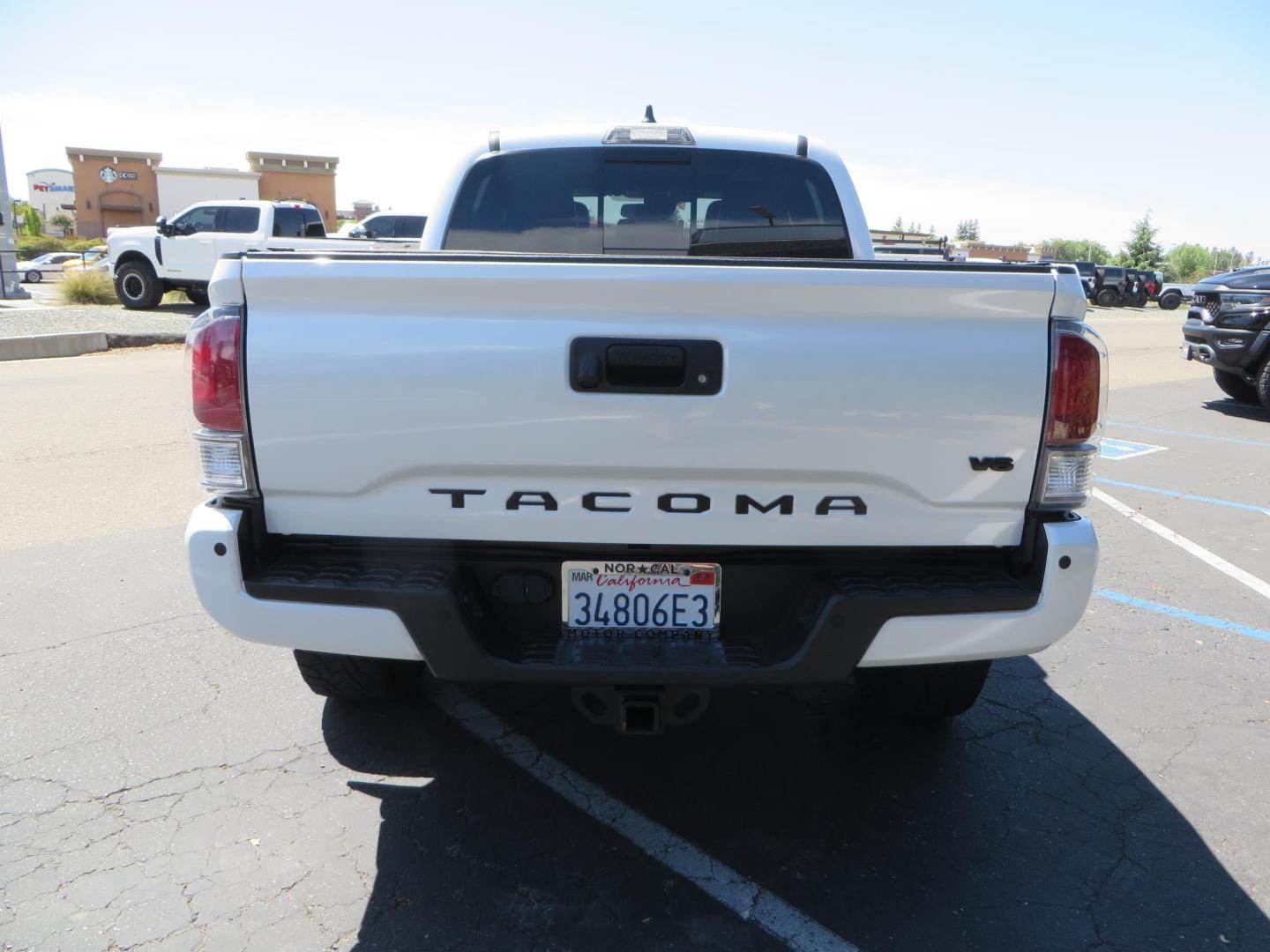 2021 White Toyota Tacoma SR5 Double Cab V6 6AT 4WD (3TYCZ5AN8MT) with an 3.5L V6 DOHC 24V engine, 6A transmission, located at 2630 Grass Valley Highway, Auburn, CA, 95603, (530) 508-5100, 38.937893, -121.095482 - Leveled Tacoma sitting on 18" Fuel wheels, Toyo RT tires, and window tint. - Photo#5