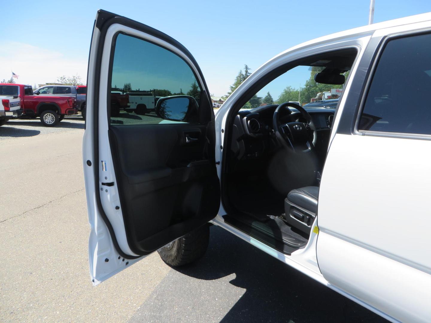2021 White Toyota Tacoma SR5 Double Cab V6 6AT 4WD (3TYCZ5AN8MT) with an 3.5L V6 DOHC 24V engine, 6A transmission, located at 2630 Grass Valley Highway, Auburn, CA, 95603, (530) 508-5100, 38.937893, -121.095482 - Leveled Tacoma sitting on 18" Fuel wheels, Toyo RT tires, and window tint. - Photo#12