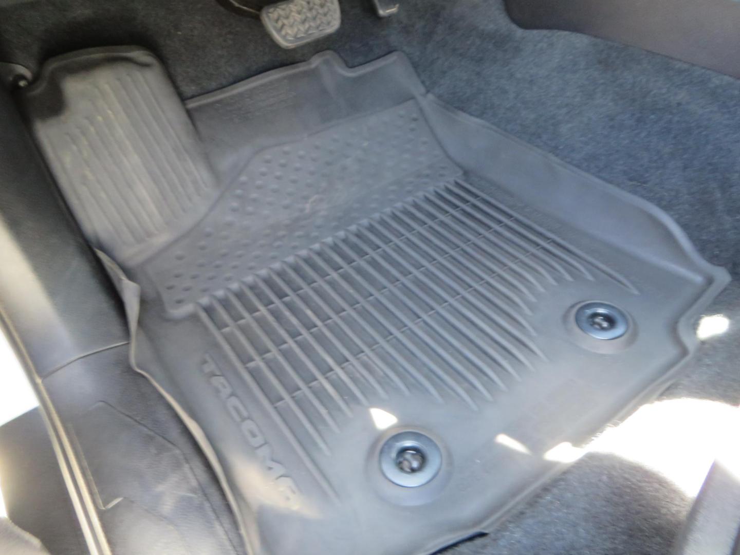 2021 White Toyota Tacoma SR5 Double Cab V6 6AT 4WD (3TYCZ5AN8MT) with an 3.5L V6 DOHC 24V engine, 6A transmission, located at 2630 Grass Valley Highway, Auburn, CA, 95603, (530) 508-5100, 38.937893, -121.095482 - Leveled Tacoma sitting on 18" Fuel wheels, Toyo RT tires, and window tint. - Photo#19