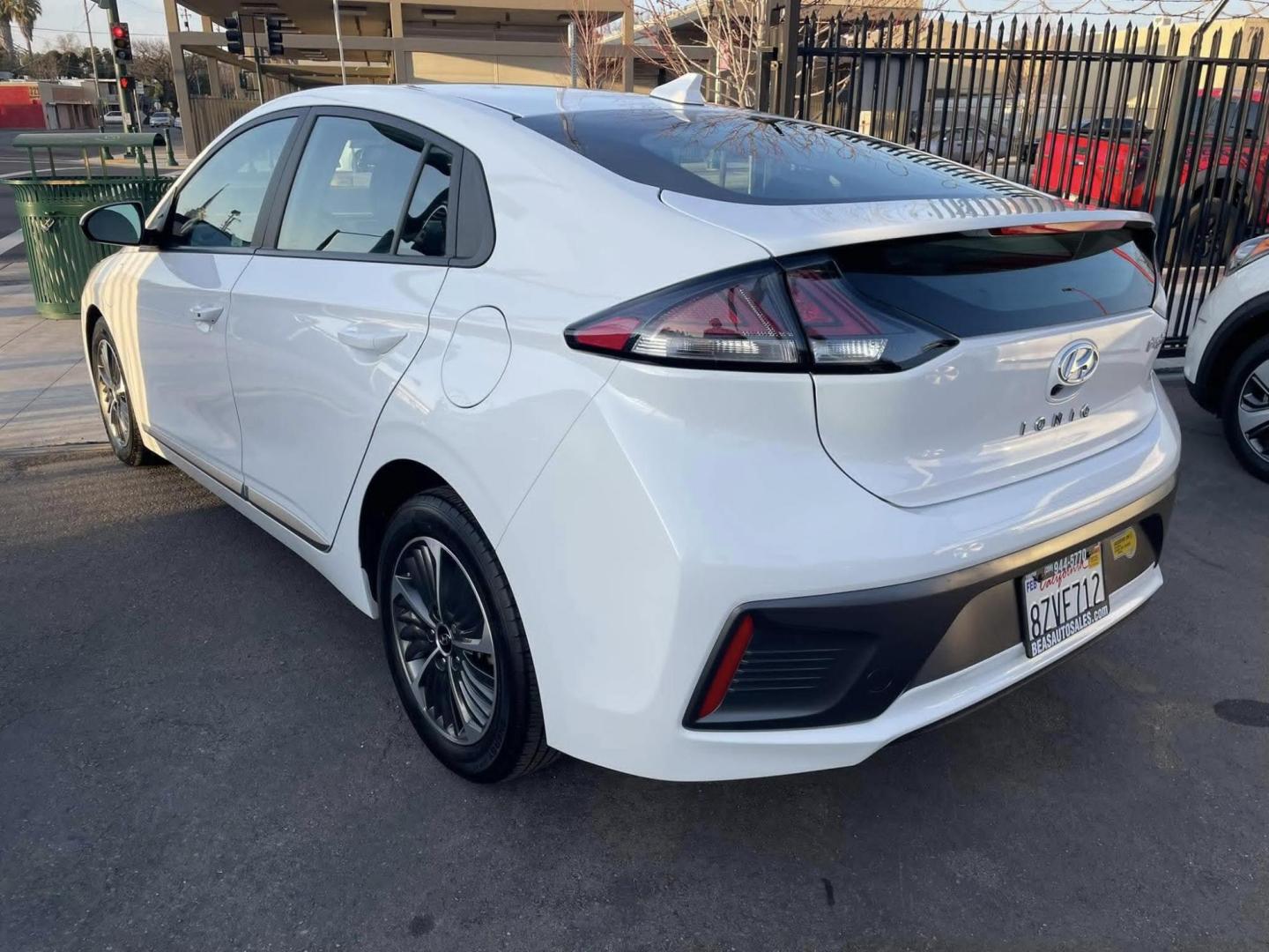 2022 Hyundai Ioniq Plug-In Hybrid SE (KMHC65LD6NU) with an 1.6L L4 DOHC 16V HYBRID engine, 6A transmission, located at 744 E Miner Ave, Stockton, CA, 95202, (209) 944-5770, 37.956863, -121.282082 - PLUS TAXES AND FEES - Photo#11