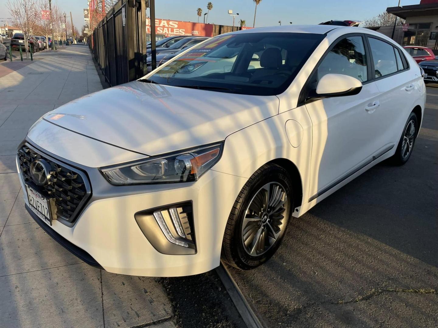 2022 Hyundai Ioniq Plug-In Hybrid SE (KMHC65LD6NU) with an 1.6L L4 DOHC 16V HYBRID engine, 6A transmission, located at 744 E Miner Ave, Stockton, CA, 95202, (209) 944-5770, 37.956863, -121.282082 - PLUS TAXES AND FEES - Photo#2