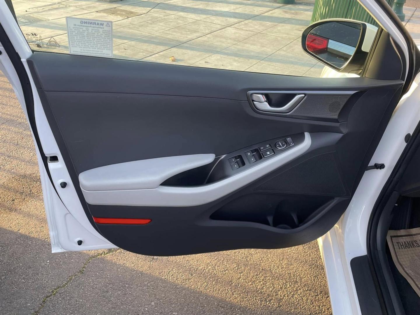 2022 Hyundai Ioniq Plug-In Hybrid SE (KMHC65LD6NU) with an 1.6L L4 DOHC 16V HYBRID engine, 6A transmission, located at 744 E Miner Ave, Stockton, CA, 95202, (209) 944-5770, 37.956863, -121.282082 - PLUS TAXES AND FEES - Photo#4