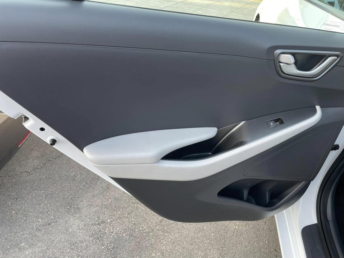 2022 Hyundai Ioniq Plug-In Hybrid SE (KMHC65LD6NU) with an 1.6L L4 DOHC 16V HYBRID engine, 6A transmission, located at 744 E Miner Ave, Stockton, CA, 95202, (209) 944-5770, 37.956863, -121.282082 - PLUS TAXES AND FEES - Photo#9