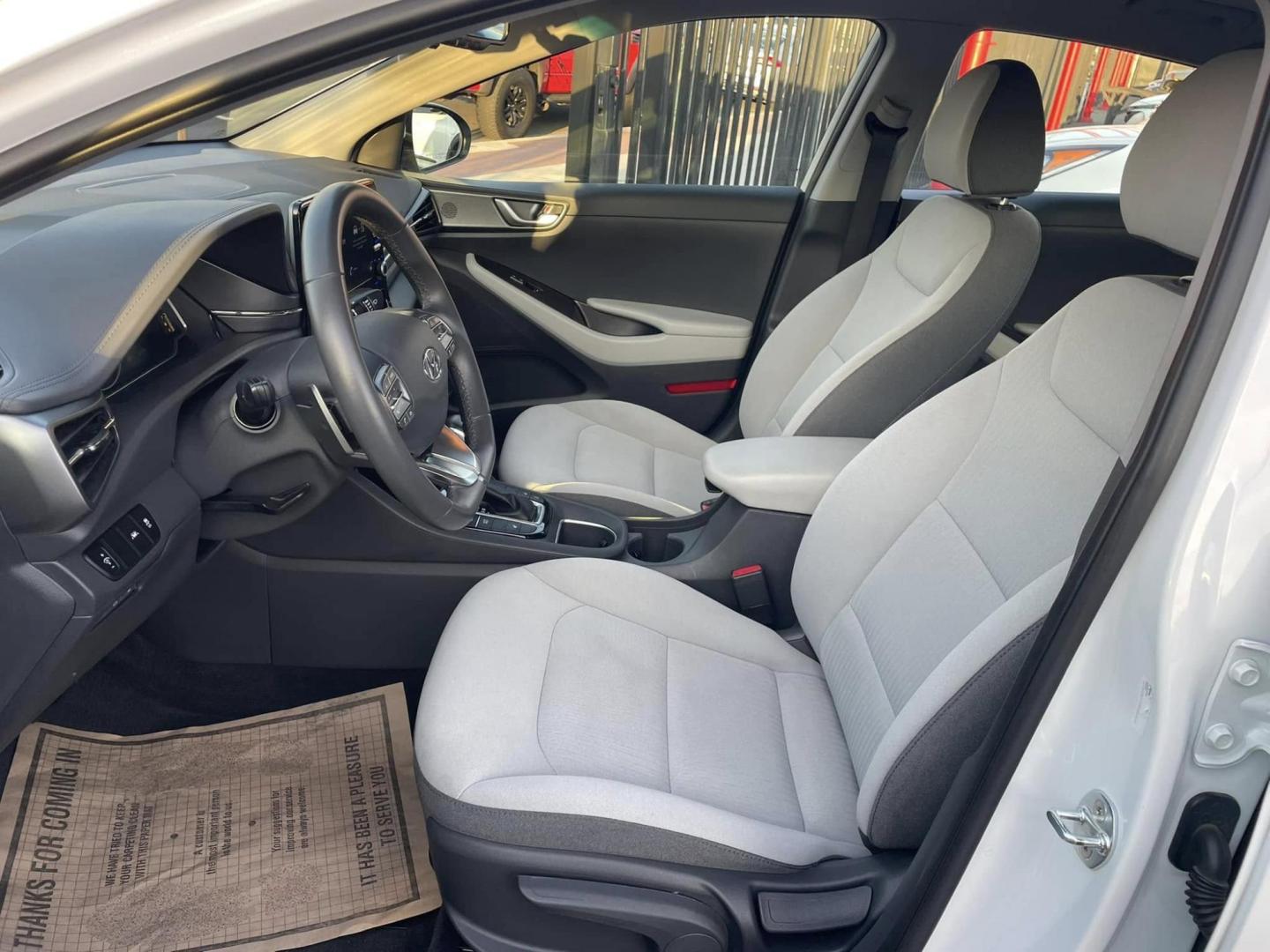 2022 Hyundai Ioniq Plug-In Hybrid SE (KMHC65LD6NU) with an 1.6L L4 DOHC 16V HYBRID engine, 6A transmission, located at 744 E Miner Ave, Stockton, CA, 95202, (209) 944-5770, 37.956863, -121.282082 - PLUS TAXES AND FEES - Photo#5