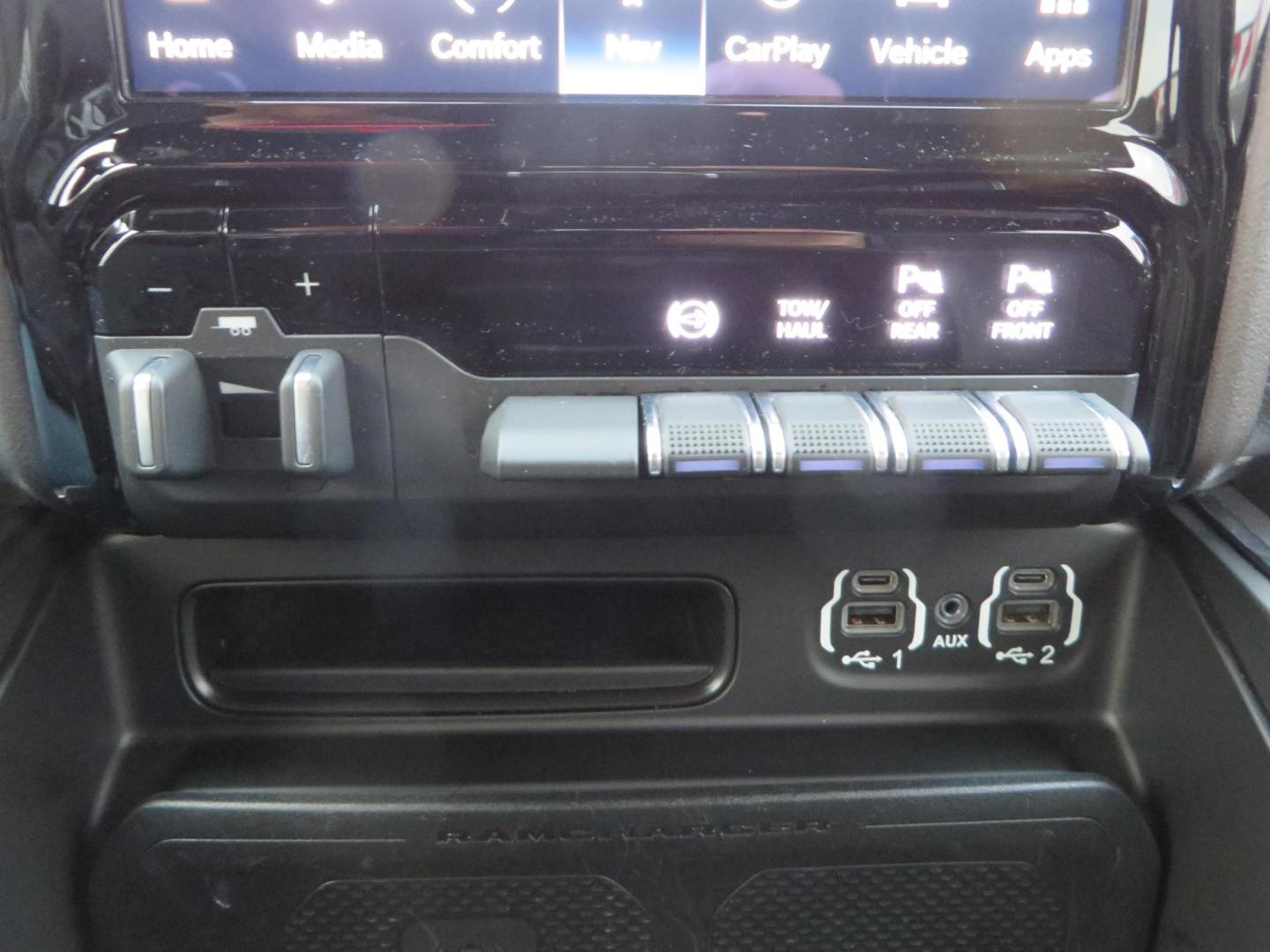 2022 BLACK /BLACK RAM 2500 Laramie Crew Cab SWB 4WD (3C6UR5FLXNG) with an 6.7L L6 OHV 24V TURBO DIESEL engine, 6A transmission, located at 2630 Grass Valley Highway, Auburn, CA, 95603, (530) 508-5100, 38.937893, -121.095482 - Features - Carli leveling kit, Fox shocks, Method Standard wheels, Maxxis tires, and window tint. - Photo#40
