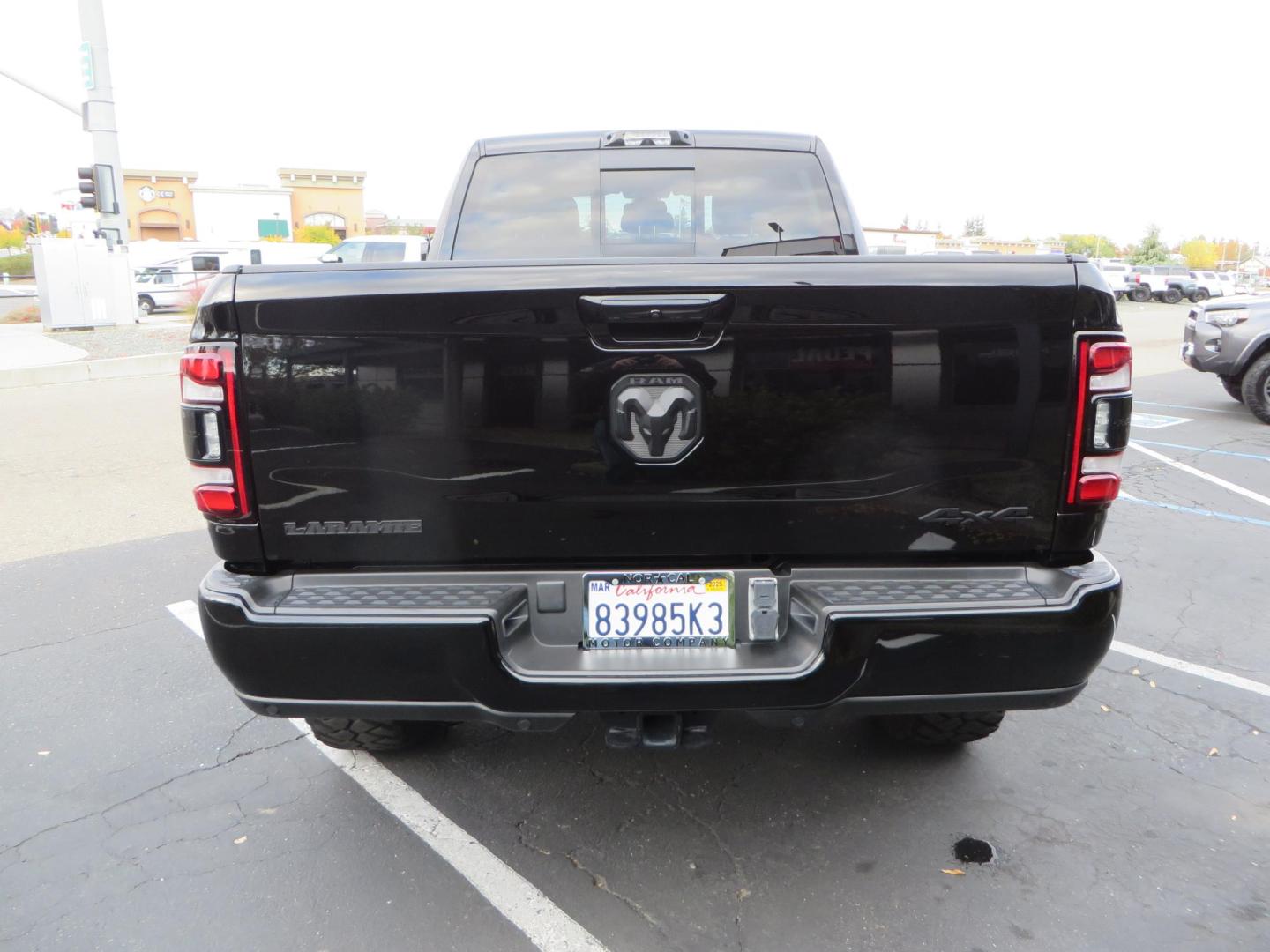 2022 BLACK /BLACK RAM 2500 Laramie Crew Cab SWB 4WD (3C6UR5FLXNG) with an 6.7L L6 OHV 24V TURBO DIESEL engine, 6A transmission, located at 2630 Grass Valley Highway, Auburn, CA, 95603, (530) 508-5100, 38.937893, -121.095482 - Features - Carli leveling kit, Fox shocks, Method Standard wheels, Maxxis tires, and window tint. - Photo#5