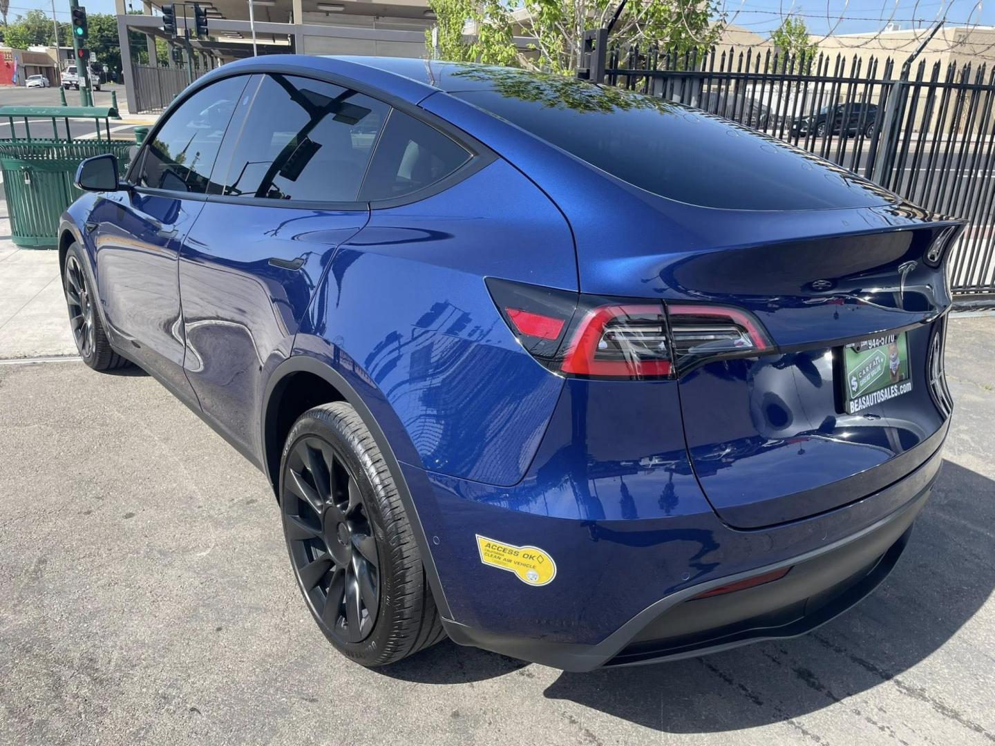 2022 Blue Tesla Model Y Long Range (7SAYGDEE7NF) with an ELECTRIC engine, 1A transmission, located at 744 E Miner Ave, Stockton, CA, 95202, (209) 944-5770, 37.956863, -121.282082 - PLUS TAXES AND FEES NO CHARGER AVAILABLE - Photo#12