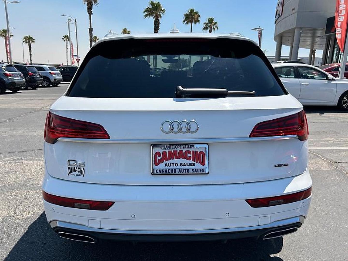 2022 WHITE Audi Q5 (WA1EAAFYXN2) with an 4-Cyl Turbo 2.0L Hybrid engine, Automatic 7-Spd w/Dual-Clutch and S tronic transmission, located at 412 Auto Vista Drive, Palmdale, 93551, (661) 945-0620, 34.592636, -118.136681 - Photo#3