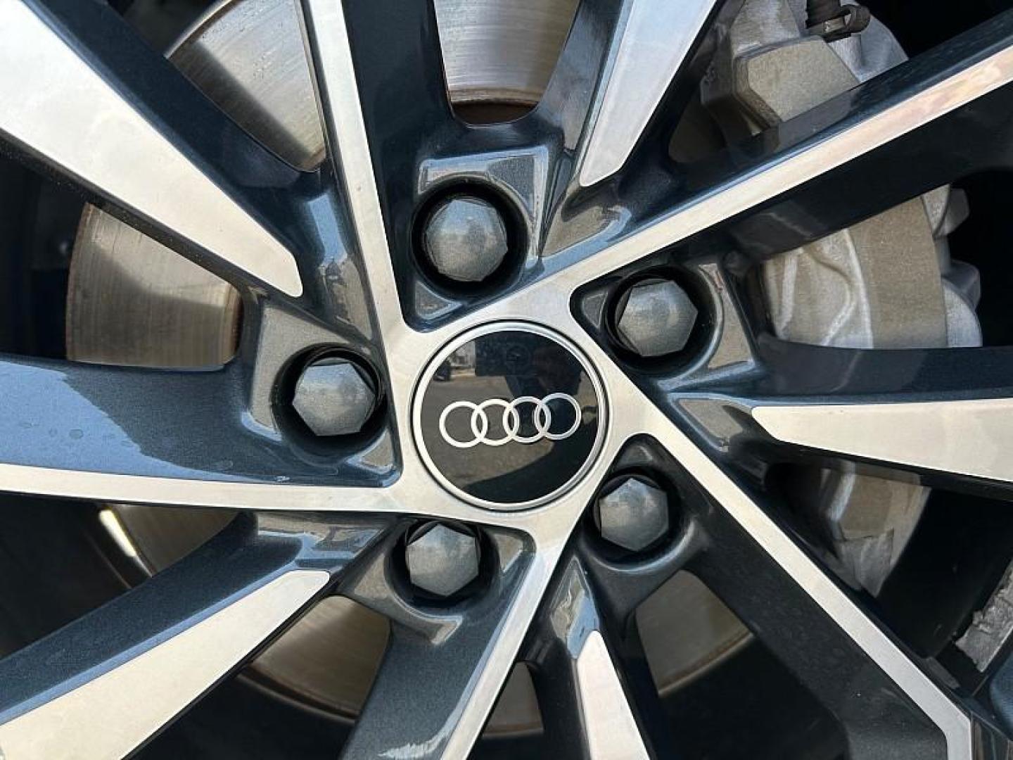 2022 WHITE Audi Q5 (WA1EAAFYXN2) with an 4-Cyl Turbo 2.0L Hybrid engine, Automatic 7-Spd w/Dual-Clutch and S tronic transmission, located at 412 Auto Vista Drive, Palmdale, 93551, (661) 945-0620, 34.592636, -118.136681 - Photo#9