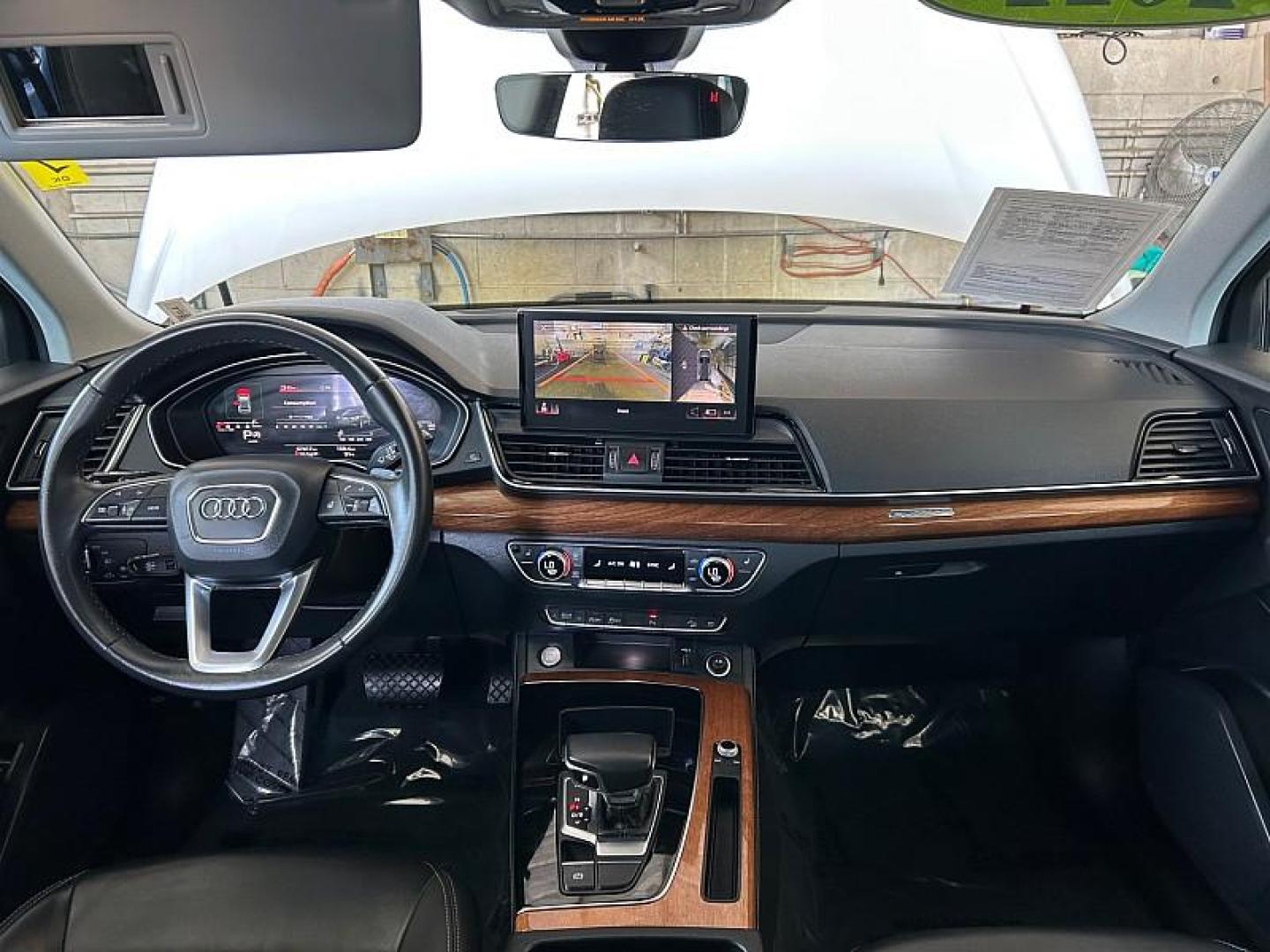 2022 WHITE Audi Q5 (WA1EAAFYXN2) with an 4-Cyl Turbo 2.0L Hybrid engine, Automatic 7-Spd w/Dual-Clutch and S tronic transmission, located at 412 Auto Vista Drive, Palmdale, 93551, (661) 945-0620, 34.592636, -118.136681 - Photo#20