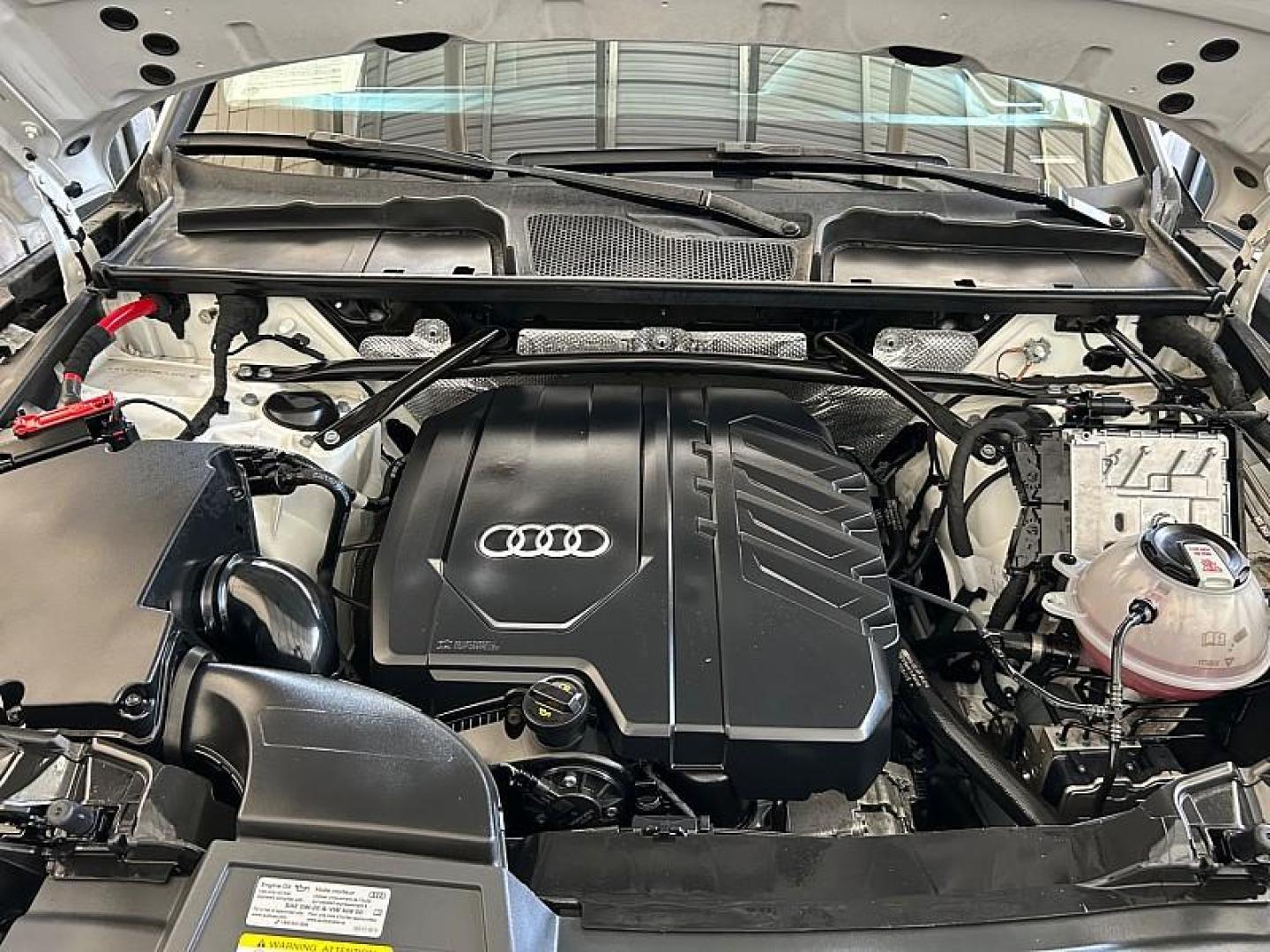 2022 WHITE Audi Q5 (WA1EAAFYXN2) with an 4-Cyl Turbo 2.0L Hybrid engine, Automatic 7-Spd w/Dual-Clutch and S tronic transmission, located at 412 Auto Vista Drive, Palmdale, 93551, (661) 945-0620, 34.592636, -118.136681 - Photo#28