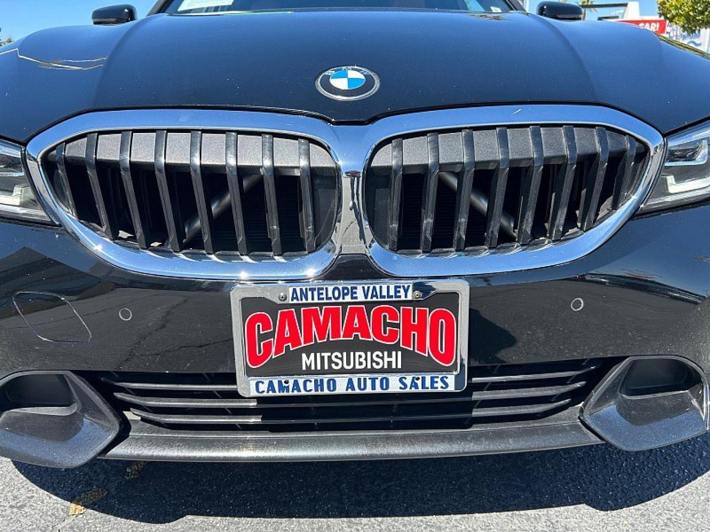 2022 BLACK BMW 3 Series (3MW5R1J06N8) with an 4-Cyl Turbo 2.0 Liter engine, Automatic 8-Spd Sport w/Sport transmission, located at 412 Auto Vista Drive, Palmdale, 93551, (661) 945-0620, 34.592636, -118.136681 - Photo#4