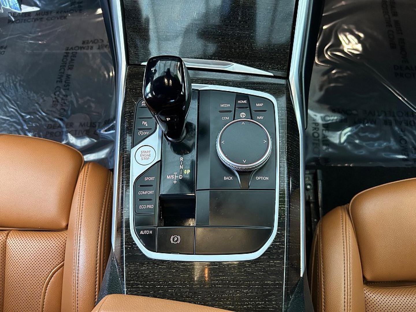 2022 BLACK BMW 3 Series (3MW5R1J06N8) with an 4-Cyl Turbo 2.0 Liter engine, Automatic 8-Spd Sport w/Sport transmission, located at 412 Auto Vista Drive, Palmdale, 93551, (661) 945-0620, 34.592636, -118.136681 - Photo#20