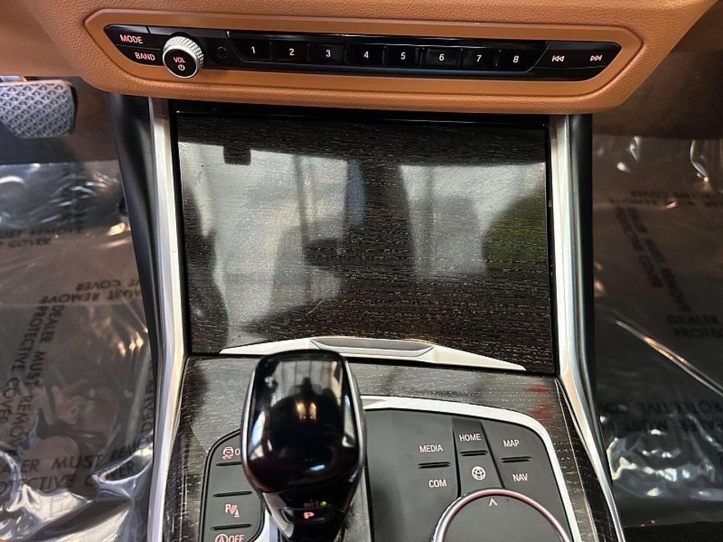 2022 BLACK BMW 3 Series (3MW5R1J06N8) with an 4-Cyl Turbo 2.0 Liter engine, Automatic 8-Spd Sport w/Sport transmission, located at 412 Auto Vista Drive, Palmdale, 93551, (661) 945-0620, 34.592636, -118.136681 - Photo#21
