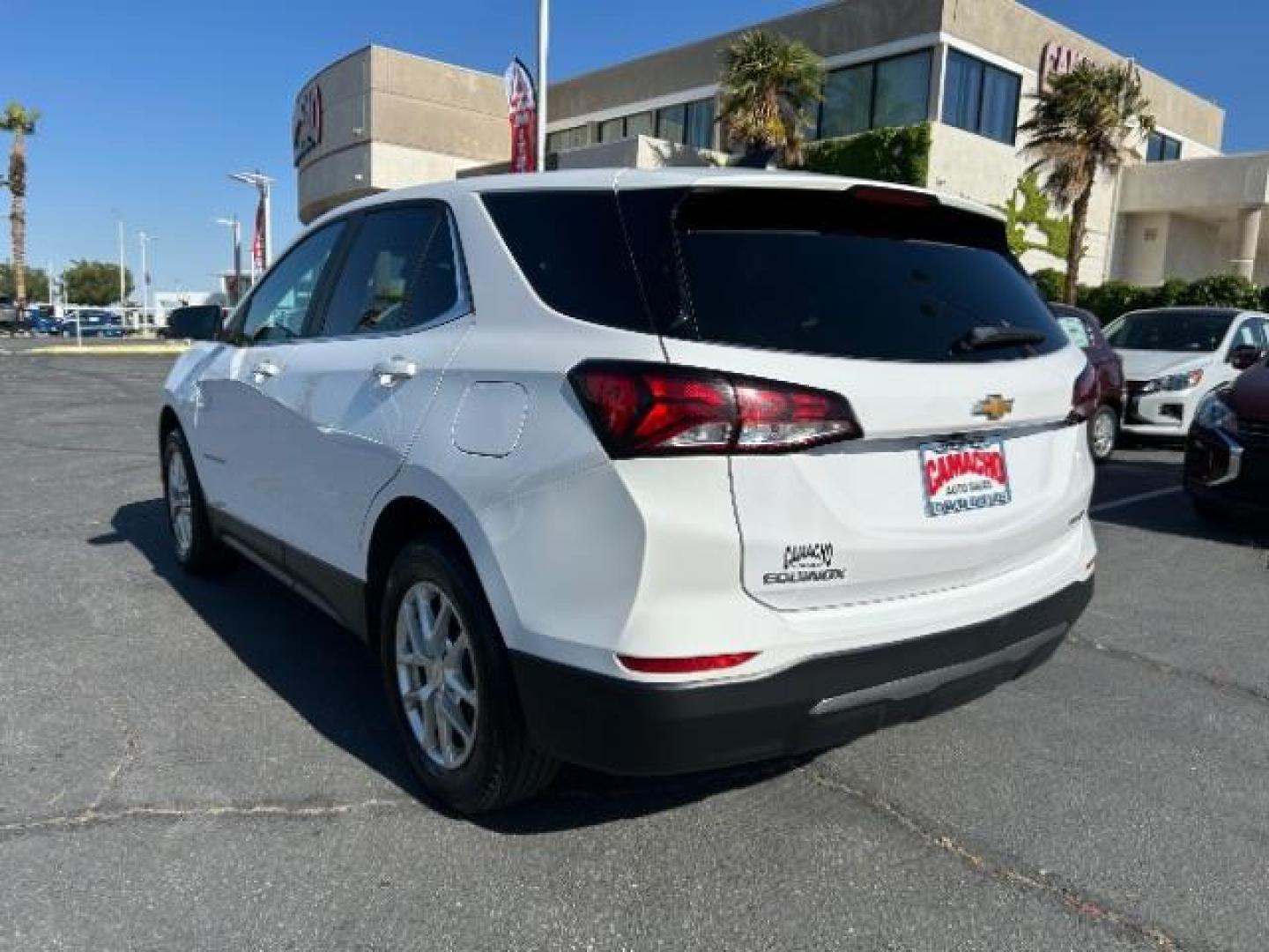 2022 WHITE Chevrolet Equinox (3GNAXUEV1NL) with an 4-Cyl Turbo 1.5 Liter engine, Automatic 6-Spd w/Overdrive transmission, located at 412 Auto Vista Drive, Palmdale, 93551, (661) 945-0620, 34.592636, -118.136681 - Photo#2