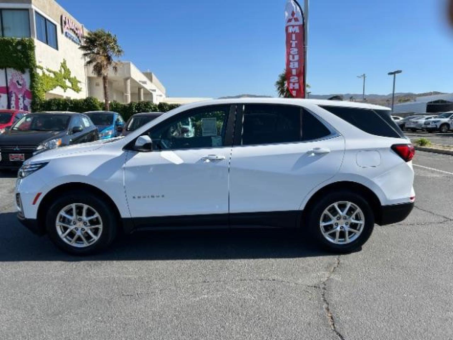 2022 WHITE Chevrolet Equinox (3GNAXUEV1NL) with an 4-Cyl Turbo 1.5 Liter engine, Automatic 6-Spd w/Overdrive transmission, located at 412 Auto Vista Drive, Palmdale, 93551, (661) 945-0620, 34.592636, -118.136681 - Photo#3