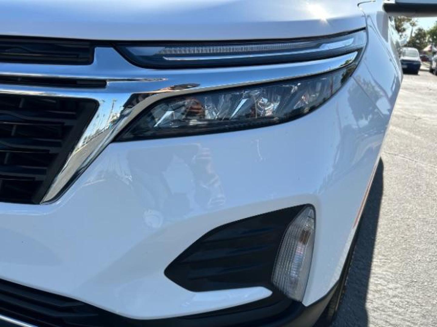 2022 WHITE Chevrolet Equinox (3GNAXUEV1NL) with an 4-Cyl Turbo 1.5 Liter engine, Automatic 6-Spd w/Overdrive transmission, located at 412 Auto Vista Drive, Palmdale, 93551, (661) 945-0620, 34.592636, -118.136681 - Photo#6