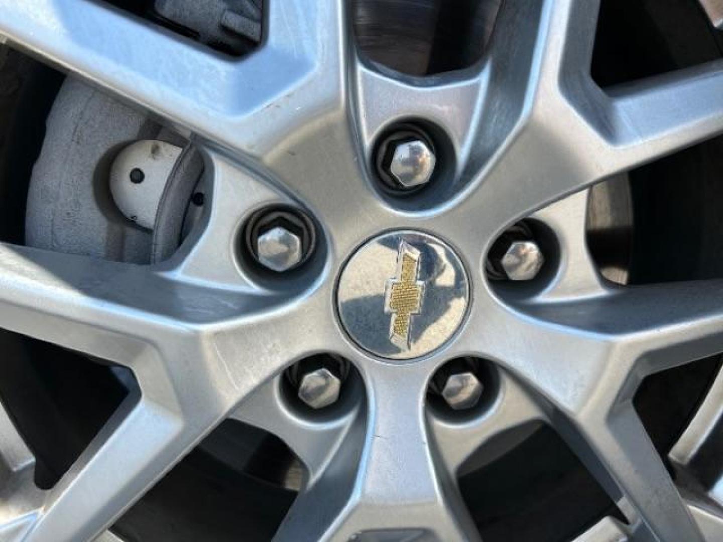 2022 WHITE Chevrolet Equinox (3GNAXUEV1NL) with an 4-Cyl Turbo 1.5 Liter engine, Automatic 6-Spd w/Overdrive transmission, located at 412 Auto Vista Drive, Palmdale, 93551, (661) 945-0620, 34.592636, -118.136681 - Photo#10