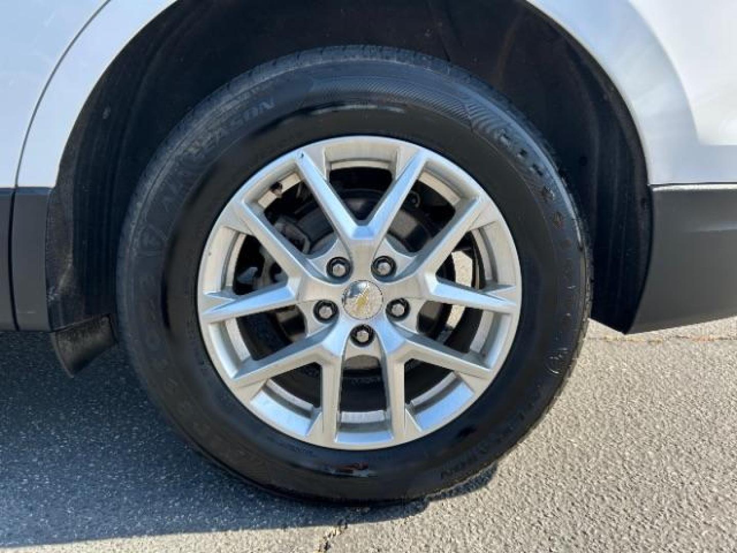 2022 WHITE Chevrolet Equinox (3GNAXUEV1NL) with an 4-Cyl Turbo 1.5 Liter engine, Automatic 6-Spd w/Overdrive transmission, located at 412 Auto Vista Drive, Palmdale, 93551, (661) 945-0620, 34.592636, -118.136681 - Photo#13
