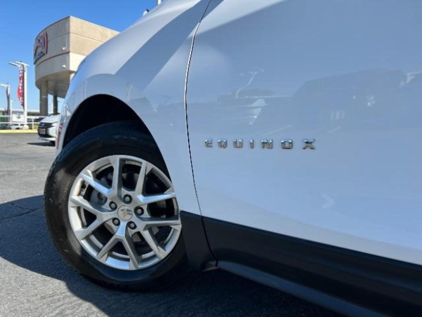 2022 WHITE Chevrolet Equinox (3GNAXUEV1NL) with an 4-Cyl Turbo 1.5 Liter engine, Automatic 6-Spd w/Overdrive transmission, located at 412 Auto Vista Drive, Palmdale, 93551, (661) 945-0620, 34.592636, -118.136681 - Photo#14