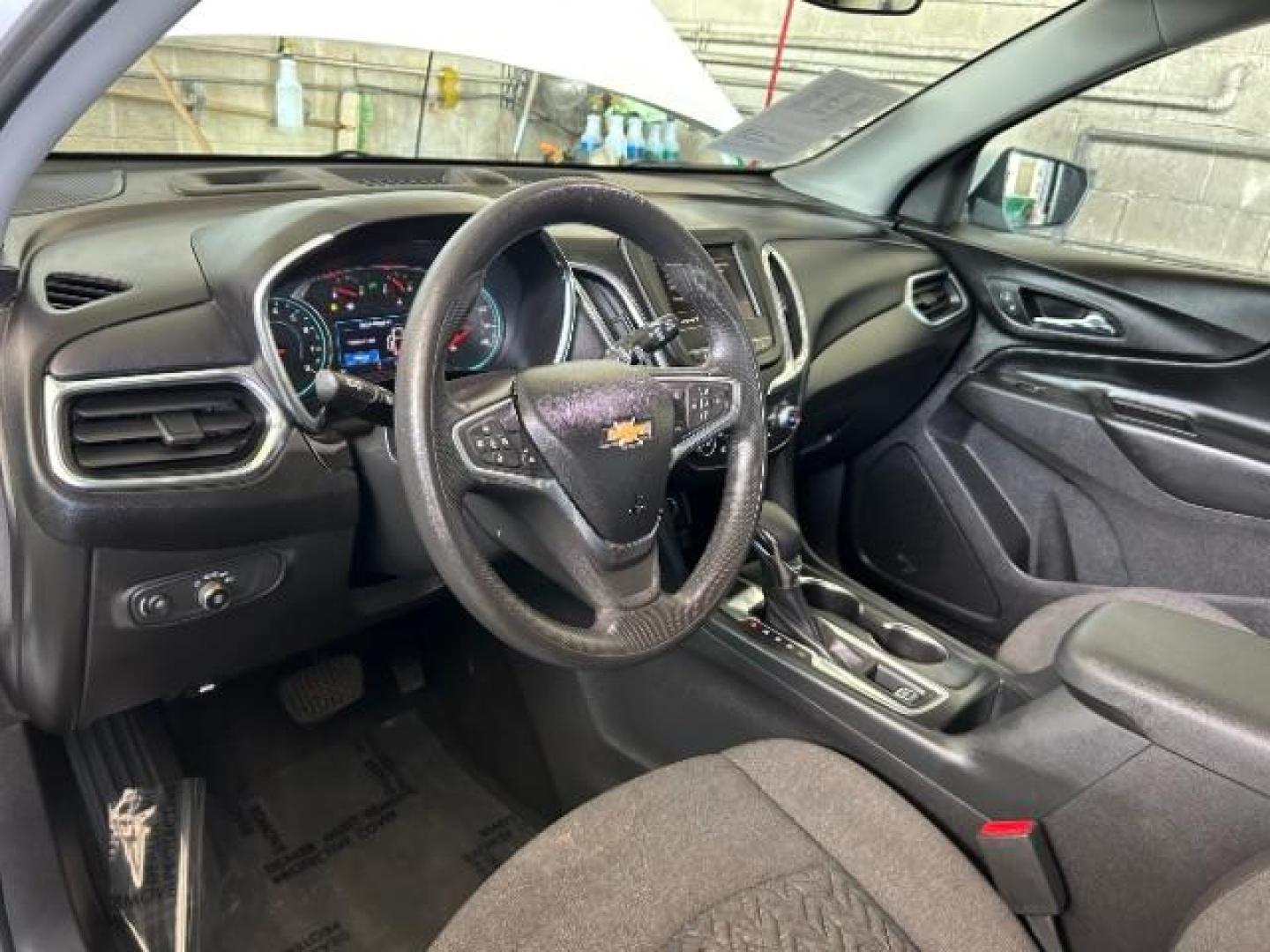 2022 WHITE Chevrolet Equinox (3GNAXUEV1NL) with an 4-Cyl Turbo 1.5 Liter engine, Automatic 6-Spd w/Overdrive transmission, located at 412 Auto Vista Drive, Palmdale, 93551, (661) 945-0620, 34.592636, -118.136681 - Photo#17