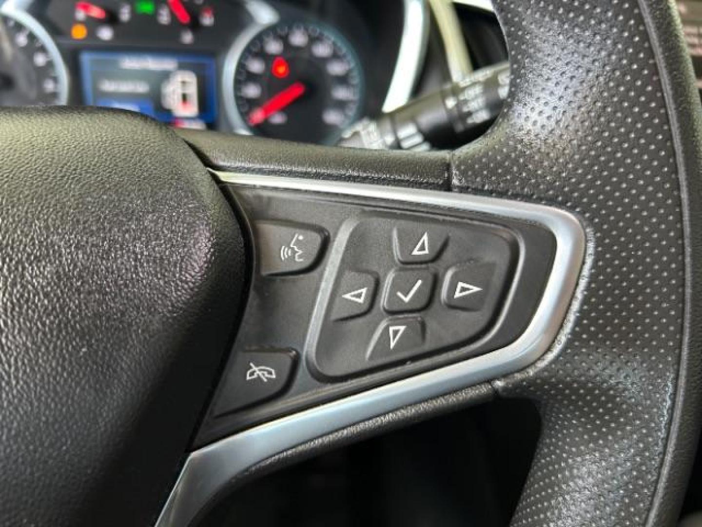2022 WHITE Chevrolet Equinox (3GNAXUEV1NL) with an 4-Cyl Turbo 1.5 Liter engine, Automatic 6-Spd w/Overdrive transmission, located at 412 Auto Vista Drive, Palmdale, 93551, (661) 945-0620, 34.592636, -118.136681 - Photo#18
