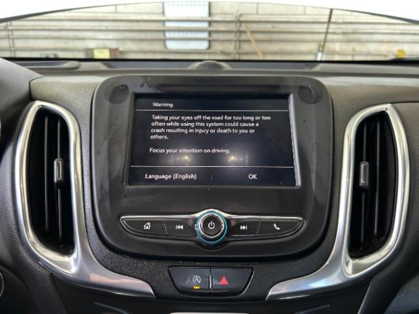 2022 WHITE Chevrolet Equinox (3GNAXUEV1NL) with an 4-Cyl Turbo 1.5 Liter engine, Automatic 6-Spd w/Overdrive transmission, located at 412 Auto Vista Drive, Palmdale, 93551, (661) 945-0620, 34.592636, -118.136681 - Photo#20