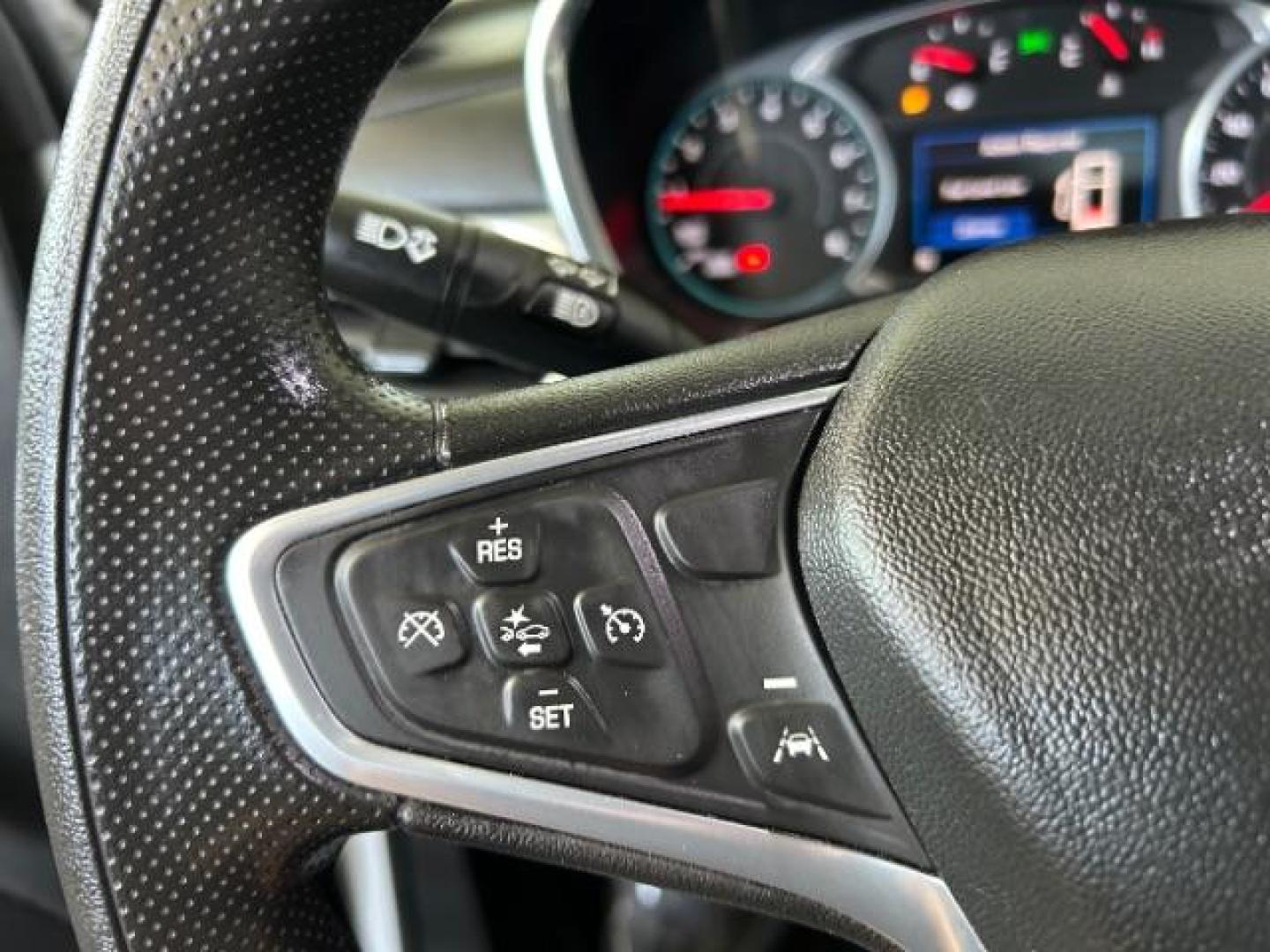 2022 WHITE Chevrolet Equinox (3GNAXUEV1NL) with an 4-Cyl Turbo 1.5 Liter engine, Automatic 6-Spd w/Overdrive transmission, located at 412 Auto Vista Drive, Palmdale, 93551, (661) 945-0620, 34.592636, -118.136681 - Photo#23
