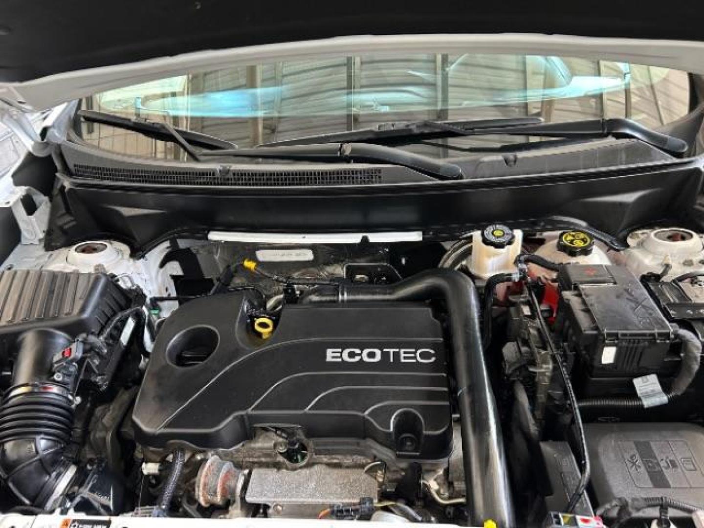 2022 WHITE Chevrolet Equinox (3GNAXUEV1NL) with an 4-Cyl Turbo 1.5 Liter engine, Automatic 6-Spd w/Overdrive transmission, located at 412 Auto Vista Drive, Palmdale, 93551, (661) 945-0620, 34.592636, -118.136681 - Photo#24
