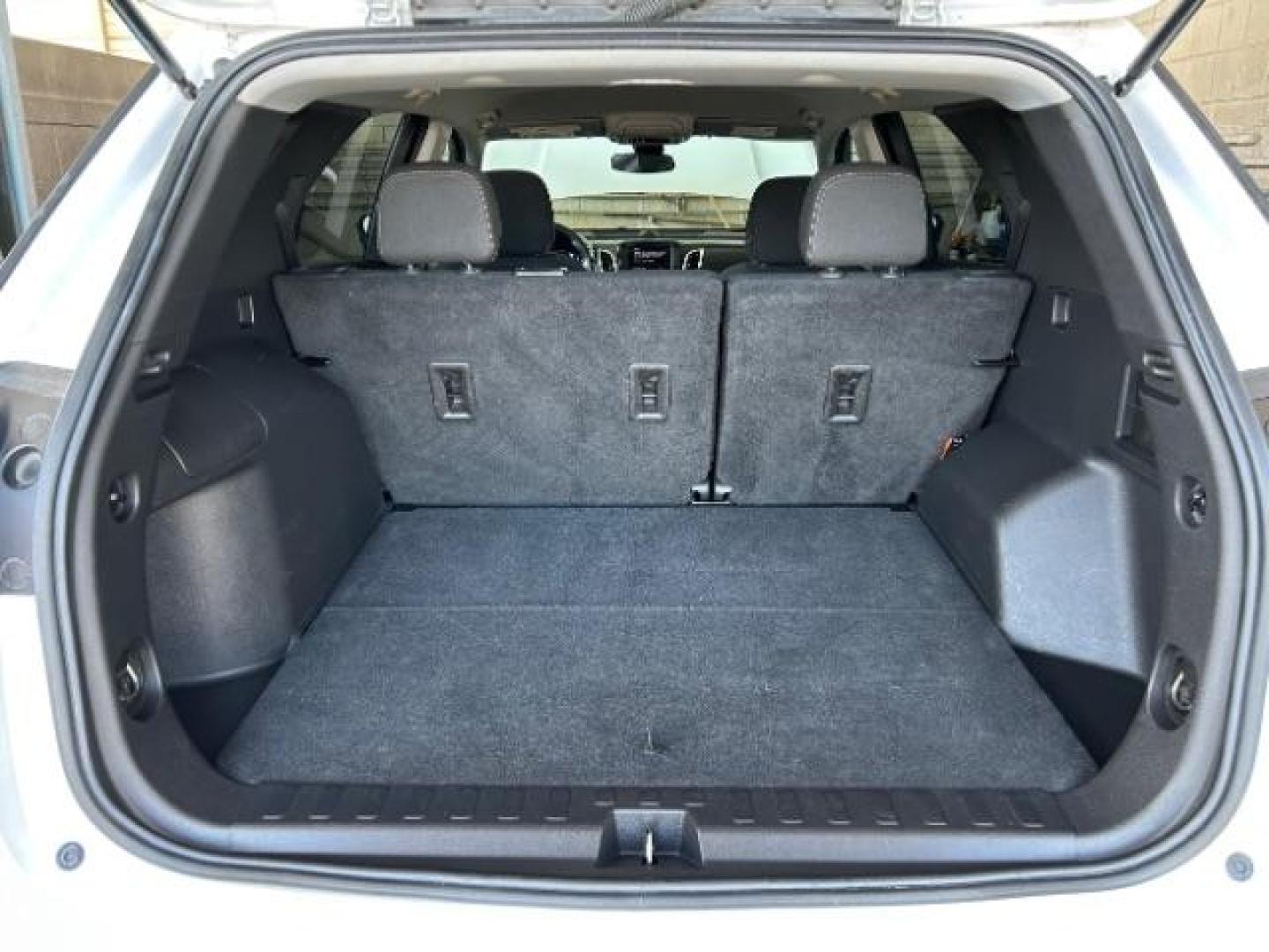 2022 WHITE Chevrolet Equinox (3GNAXUEV1NL) with an 4-Cyl Turbo 1.5 Liter engine, Automatic 6-Spd w/Overdrive transmission, located at 412 Auto Vista Drive, Palmdale, 93551, (661) 945-0620, 34.592636, -118.136681 - Photo#25
