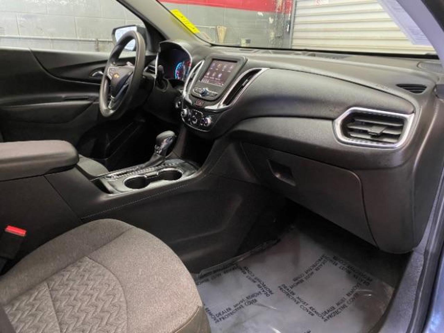 2022 GRAY Chevrolet Equinox (3GNAXKEV5NS) with an 4-Cyl Turbo 1.5 Liter engine, Automatic 6-Spd w/Overdrive transmission, located at 412 Auto Vista Drive, Palmdale, 93551, (661) 945-0620, 34.592636, -118.136681 - Photo#19