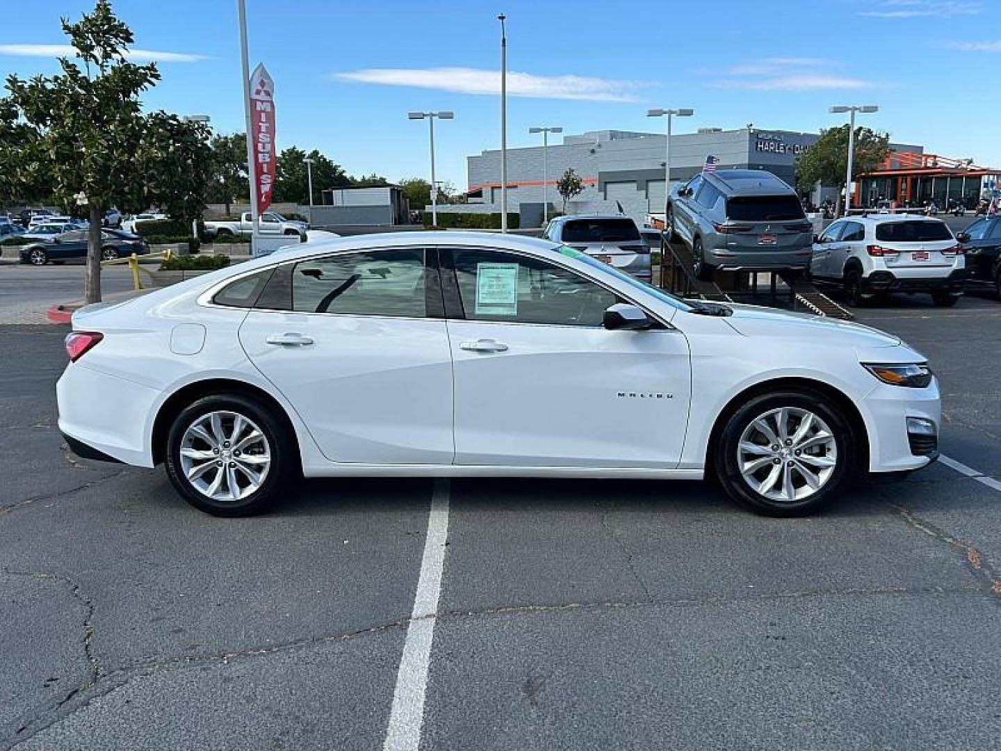 2022 WHITE Chevrolet Malibu (1G1ZD5ST9NF) with an 4-Cyl Turbo 1.5 Liter engine, Automatic CVT transmission, located at 412 Auto Vista Drive, Palmdale, 93551, (661) 945-0620, 34.592636, -118.136681 - Photo#3