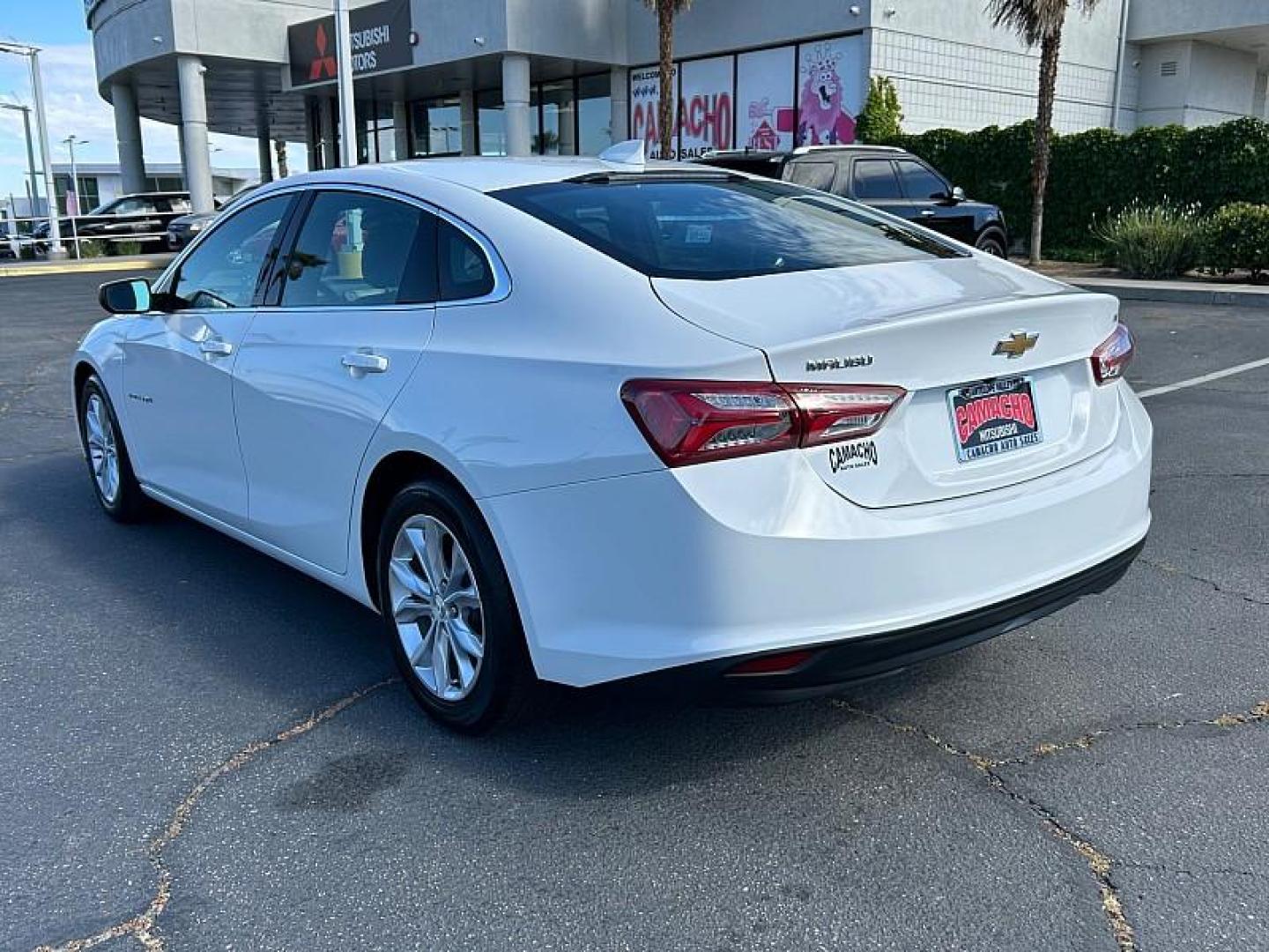 2022 WHITE Chevrolet Malibu (1G1ZD5ST9NF) with an 4-Cyl Turbo 1.5 Liter engine, Automatic CVT transmission, located at 412 Auto Vista Drive, Palmdale, 93551, (661) 945-0620, 34.592636, -118.136681 - Photo#6