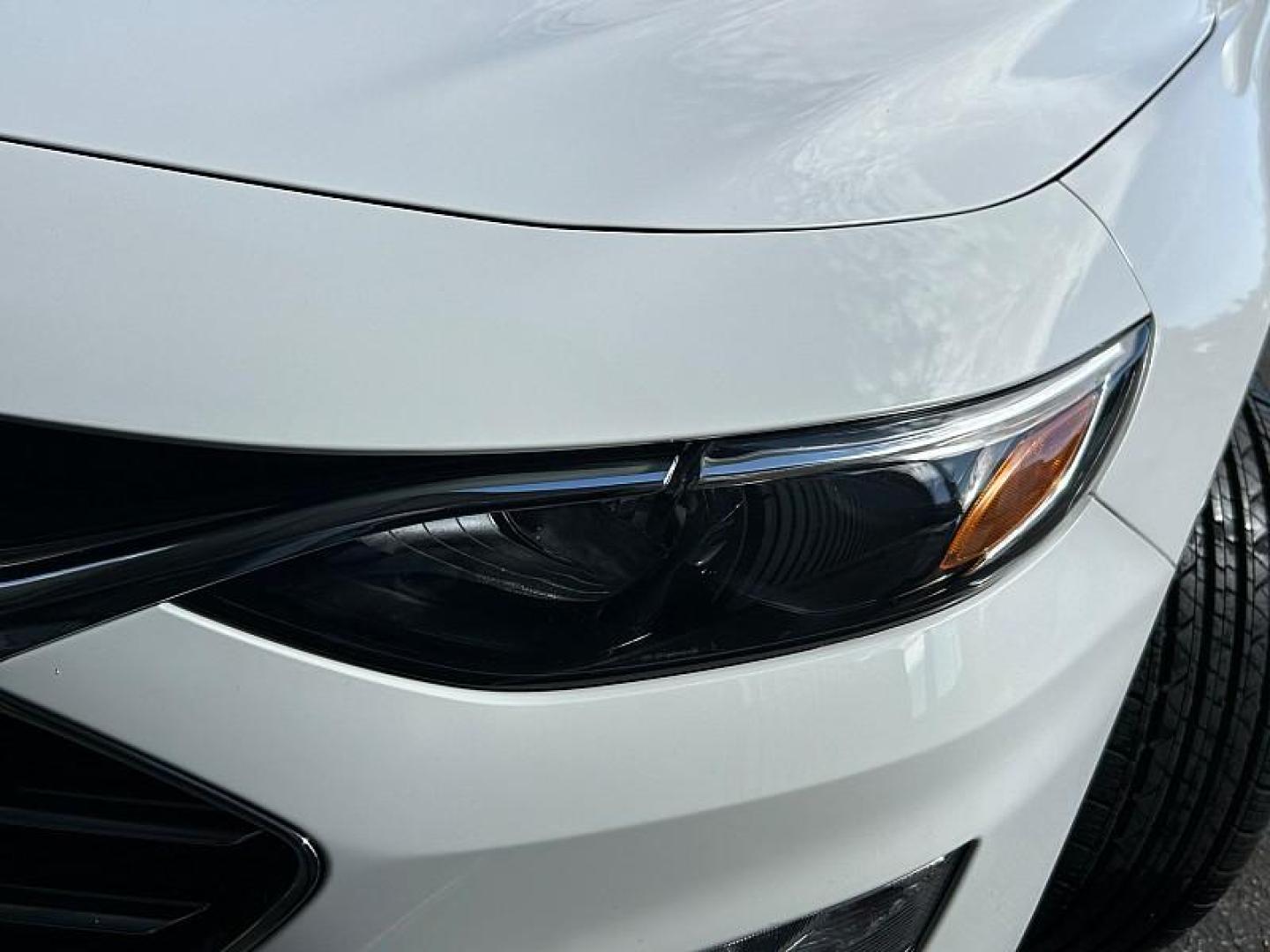 2022 WHITE Chevrolet Malibu (1G1ZD5ST9NF) with an 4-Cyl Turbo 1.5 Liter engine, Automatic CVT transmission, located at 412 Auto Vista Drive, Palmdale, 93551, (661) 945-0620, 34.592636, -118.136681 - Photo#9