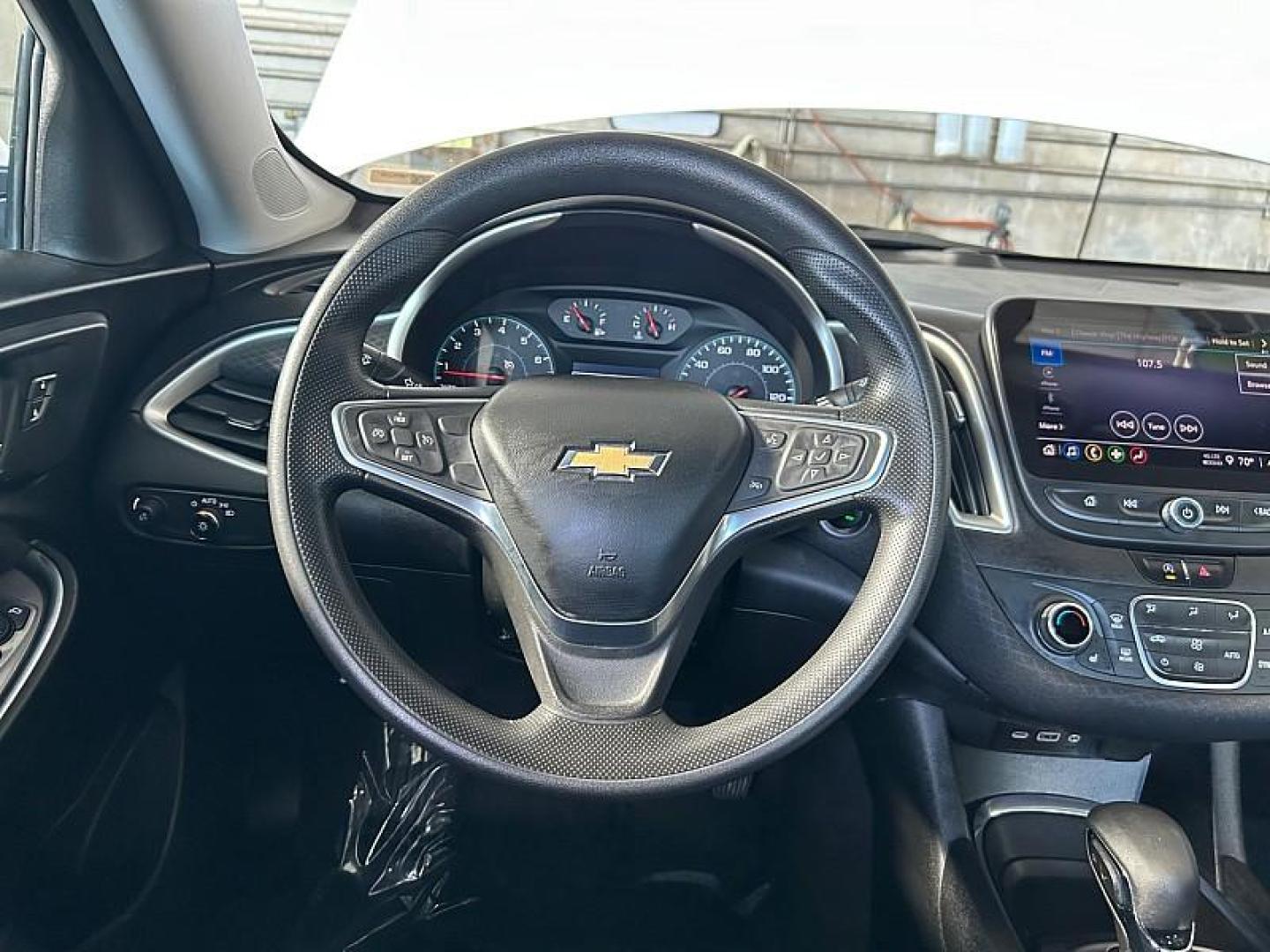 2022 WHITE Chevrolet Malibu (1G1ZD5ST9NF) with an 4-Cyl Turbo 1.5 Liter engine, Automatic CVT transmission, located at 412 Auto Vista Drive, Palmdale, 93551, (661) 945-0620, 34.592636, -118.136681 - Photo#17