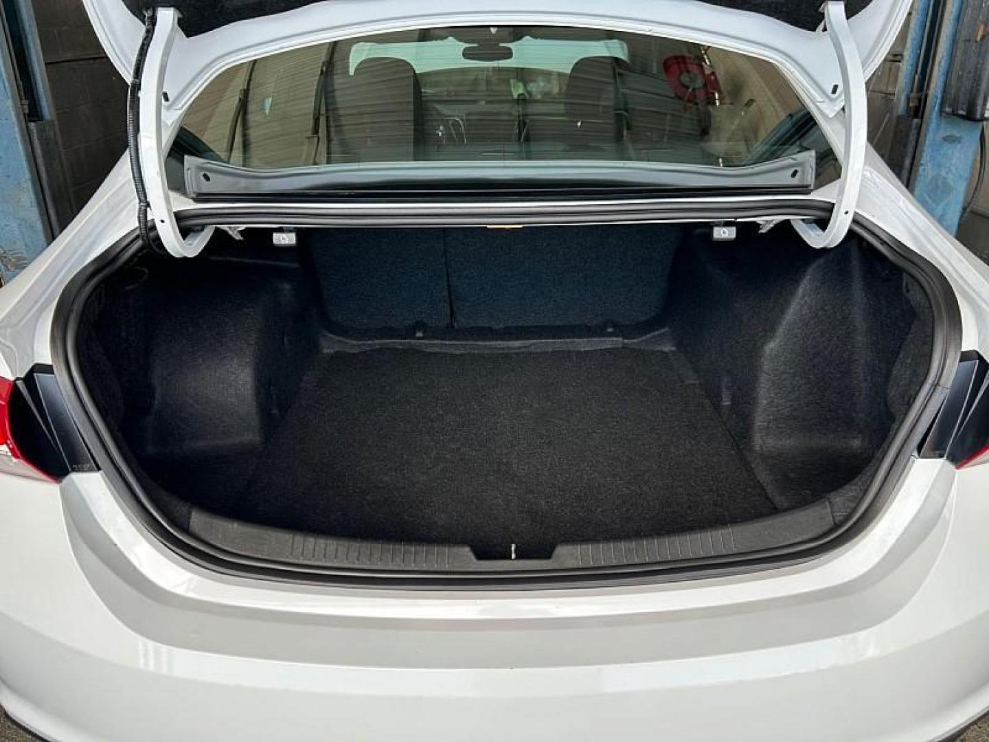 2022 WHITE Chevrolet Malibu (1G1ZD5ST9NF) with an 4-Cyl Turbo 1.5 Liter engine, Automatic CVT transmission, located at 412 Auto Vista Drive, Palmdale, 93551, (661) 945-0620, 34.592636, -118.136681 - Photo#23