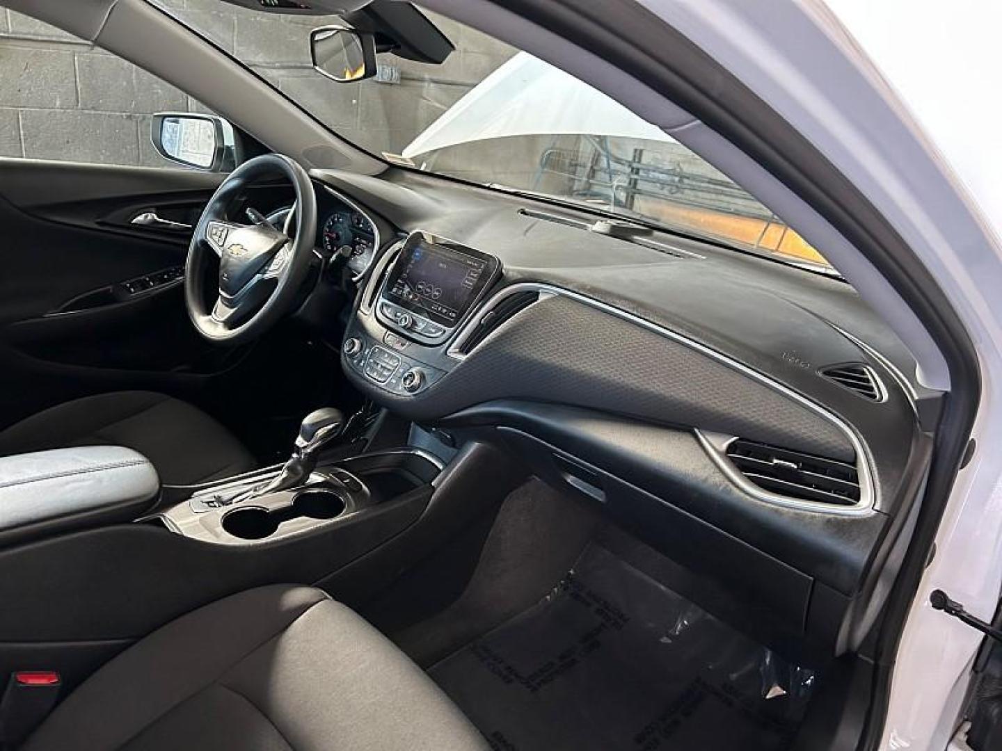 2022 WHITE Chevrolet Malibu (1G1ZD5ST9NF) with an 4-Cyl Turbo 1.5 Liter engine, Automatic CVT transmission, located at 412 Auto Vista Drive, Palmdale, 93551, (661) 945-0620, 34.592636, -118.136681 - Photo#25