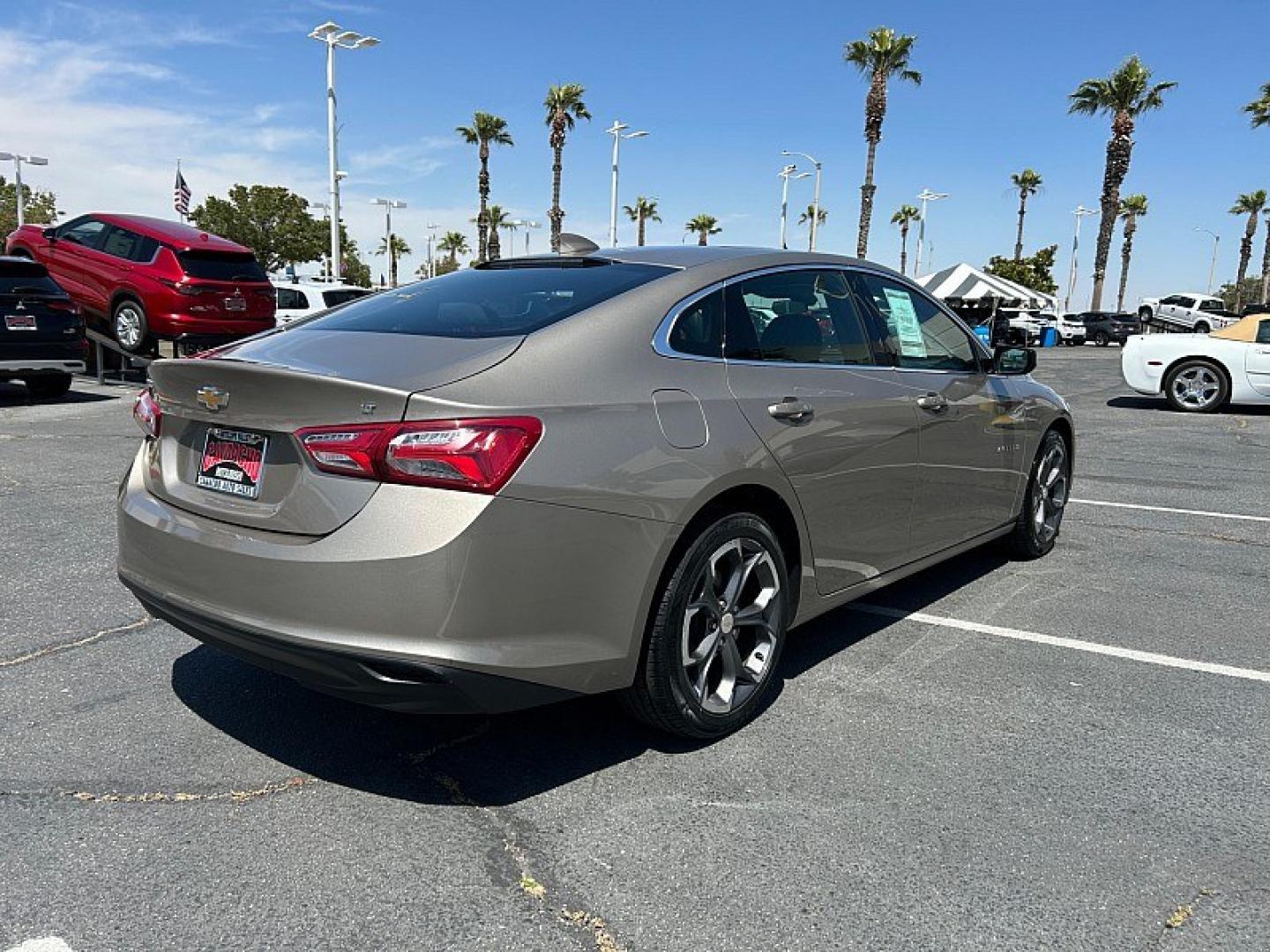 2022 GRAY Chevrolet Malibu (1G1ZD5ST6NF) with an 4-Cyl Turbo 1.5 Liter engine, Automatic CVT transmission, located at 412 Auto Vista Drive, Palmdale, 93551, (661) 945-0620, 34.592636, -118.136681- Photo#3