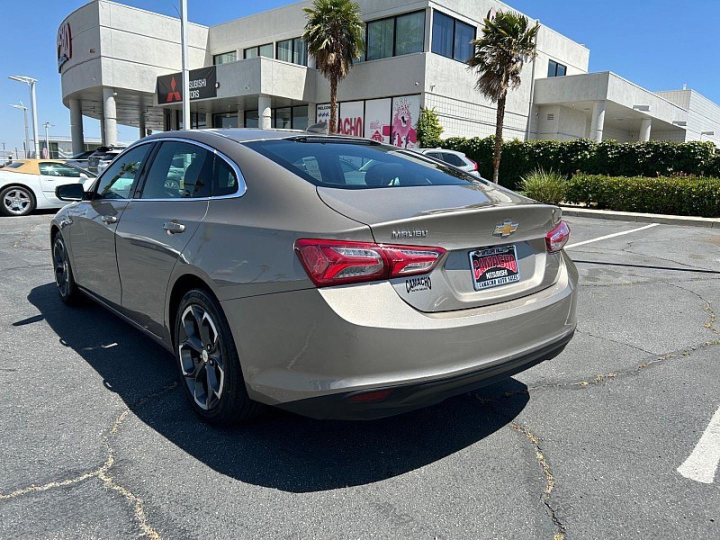 2022 GRAY Chevrolet Malibu (1G1ZD5ST6NF) with an 4-Cyl Turbo 1.5 Liter engine, Automatic CVT transmission, located at 412 Auto Vista Drive, Palmdale, 93551, (661) 945-0620, 34.592636, -118.136681- Photo#5