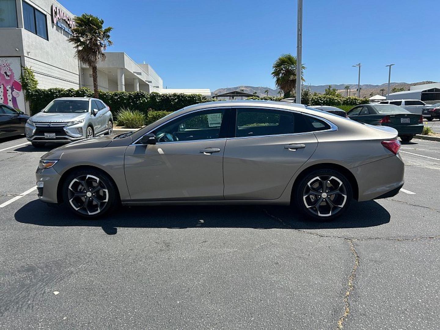 2022 GRAY Chevrolet Malibu (1G1ZD5ST6NF) with an 4-Cyl Turbo 1.5 Liter engine, Automatic CVT transmission, located at 412 Auto Vista Drive, Palmdale, 93551, (661) 945-0620, 34.592636, -118.136681- Photo#6